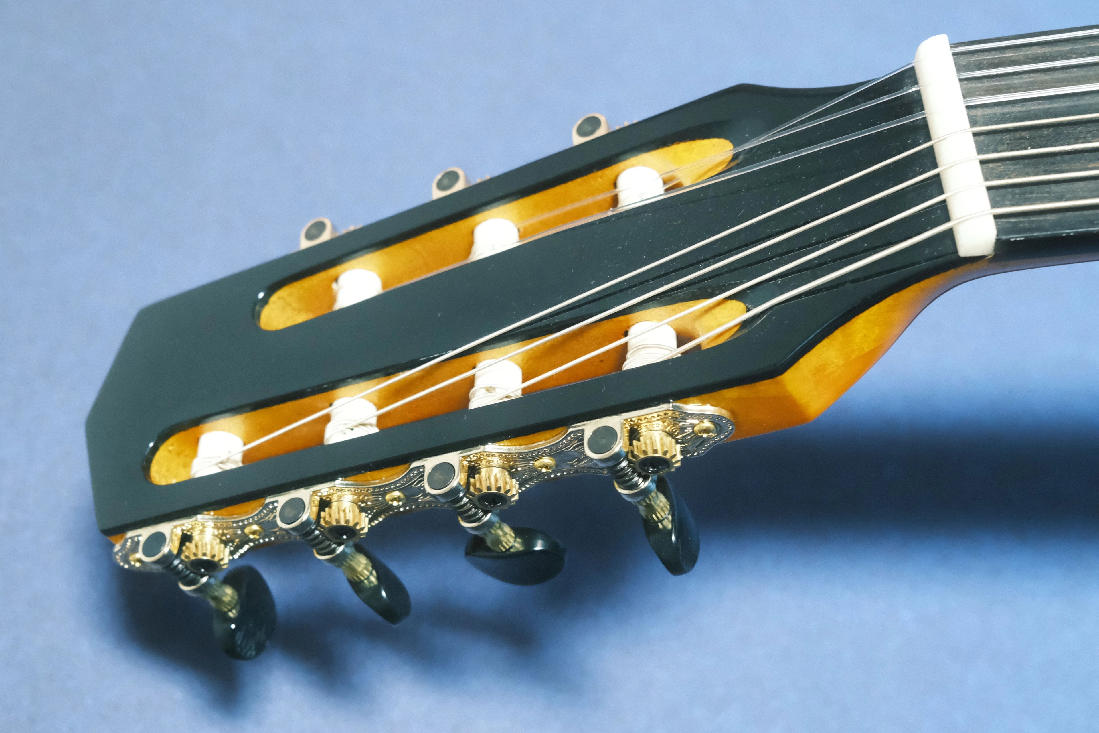 Yunzhi Handcrafted 7-String Gypsy Jazz Guitar | Flamed Maple Hollow Body | H-S-S Pickup | Spruce Top & Ebony Fingerboard
