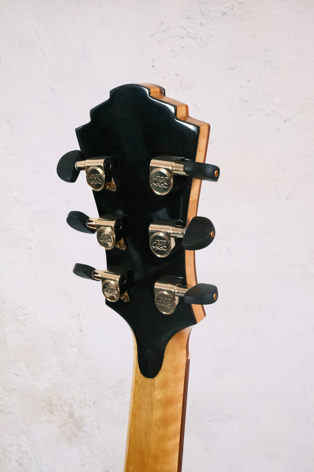 Handmade 16-Inch Hollow Flamed Maple Archtop Spruce Top 2AMaple Body Electric Jazz Guitar Ebony Fingerboard Discount Cutaway