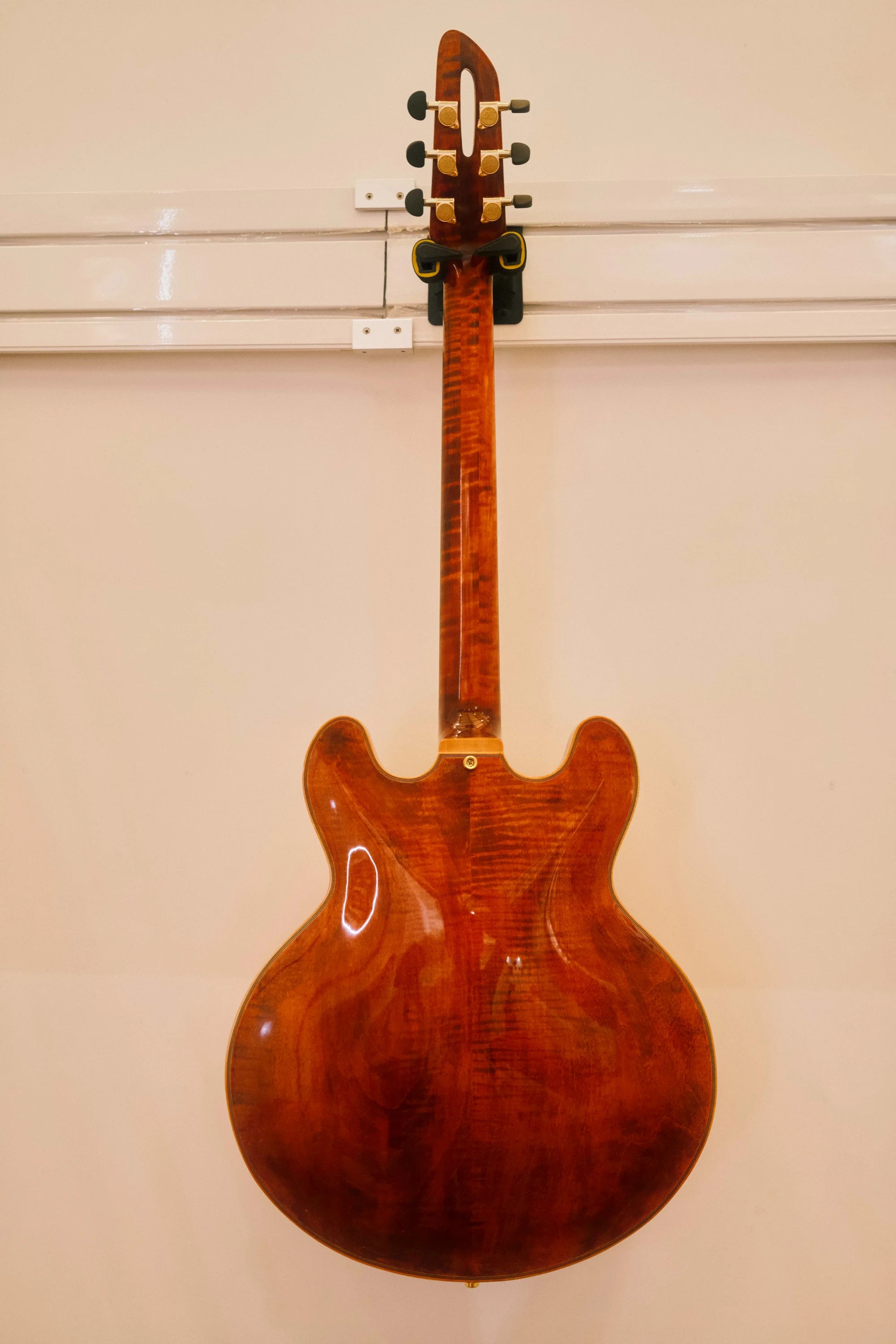 Yunzhi Luthier Handcrafted 335Hollow Body Archtop Electric Guitar Solid Spruce Top Maple Back Ebony Fingerboard Gloss Custom