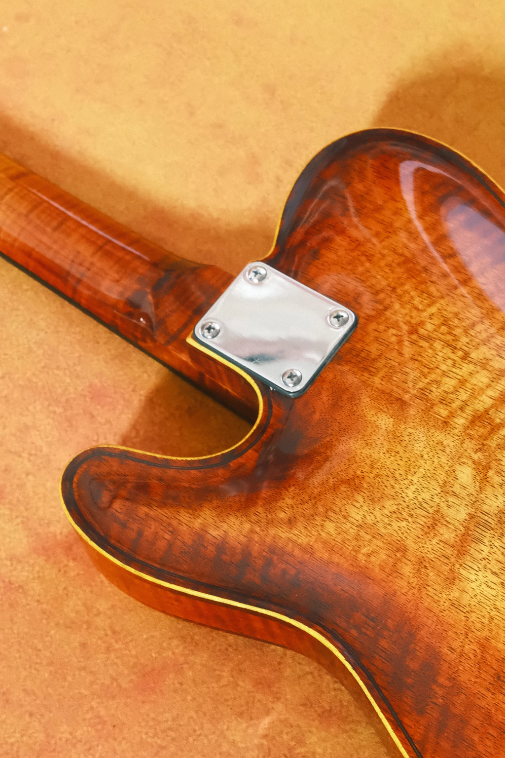 Archtop for Handcraft Carved Solid Maple Spruce Top Mahogany Neck Ebony Fingerboard Hollow Body Electric Guitar Violin