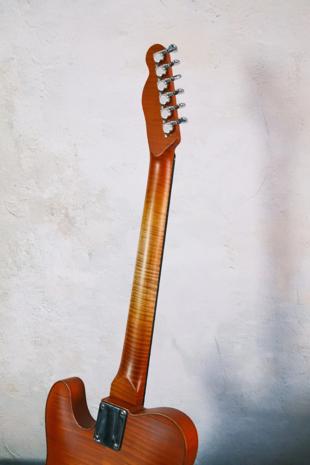 Yunzhi for Handcraft Archtop Carved Solid Maple Spruce Top Ebony Fingerboard Flamed Maple Back/Sides Hollow Body Guitar