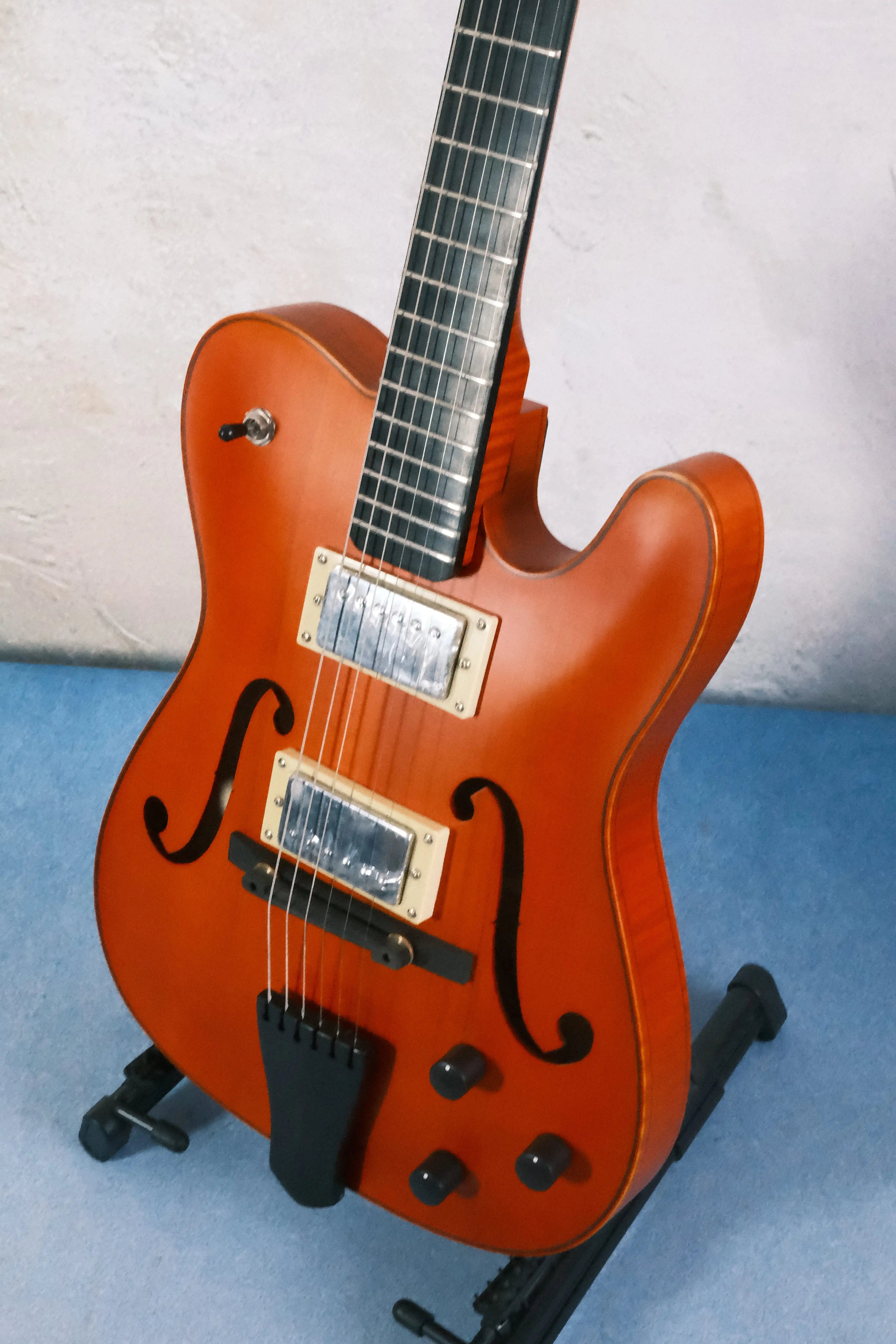 Yunzhi for Handcraft Archtop Carved Solid Maple Spruce Top Ebony Fingerboard Flamed Maple Back/Sides Hollow Body Guitar