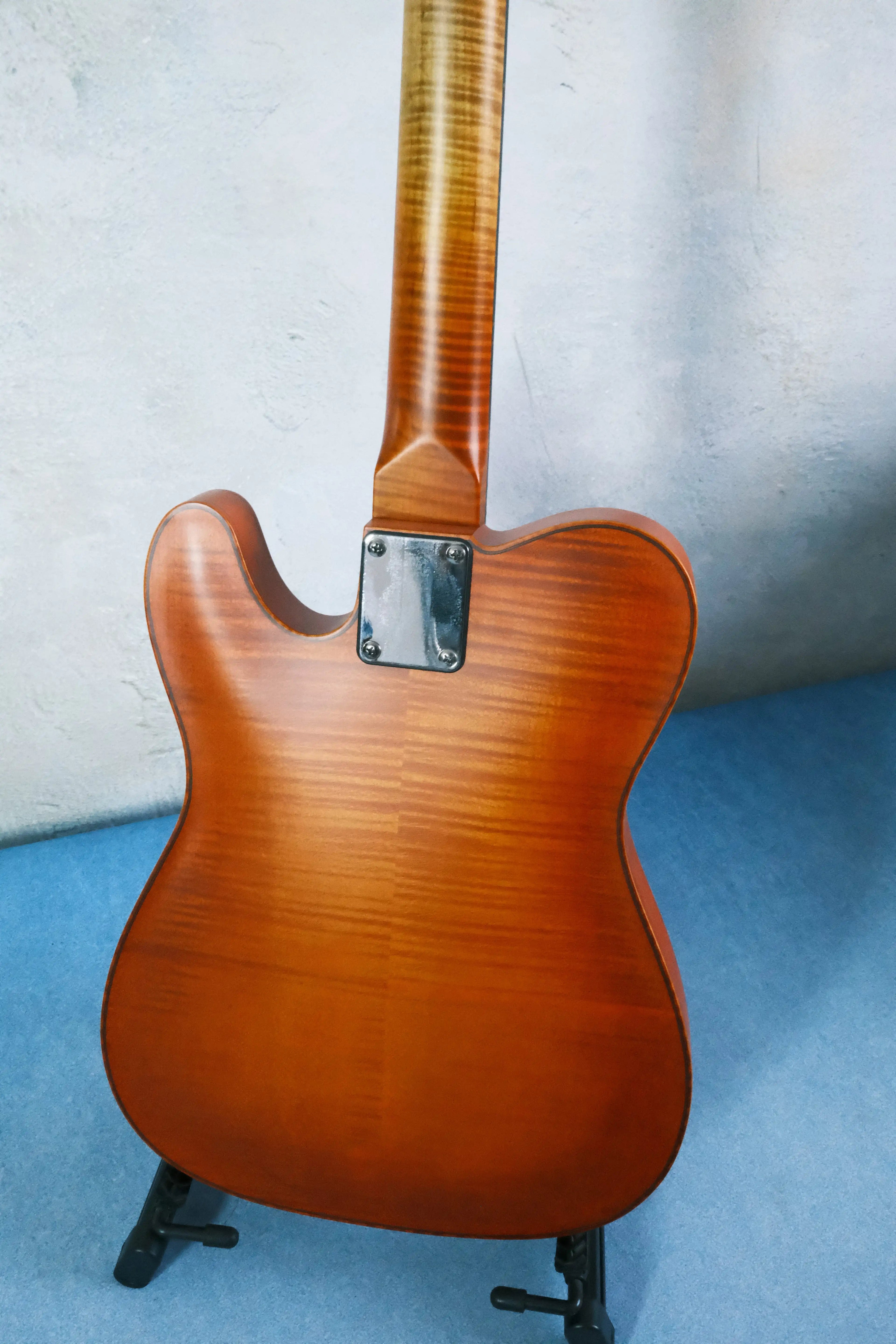 Yunzhi for Handcraft Archtop Carved Solid Maple Spruce Top Ebony Fingerboard Flamed Maple Back/Sides Hollow Body Guitar