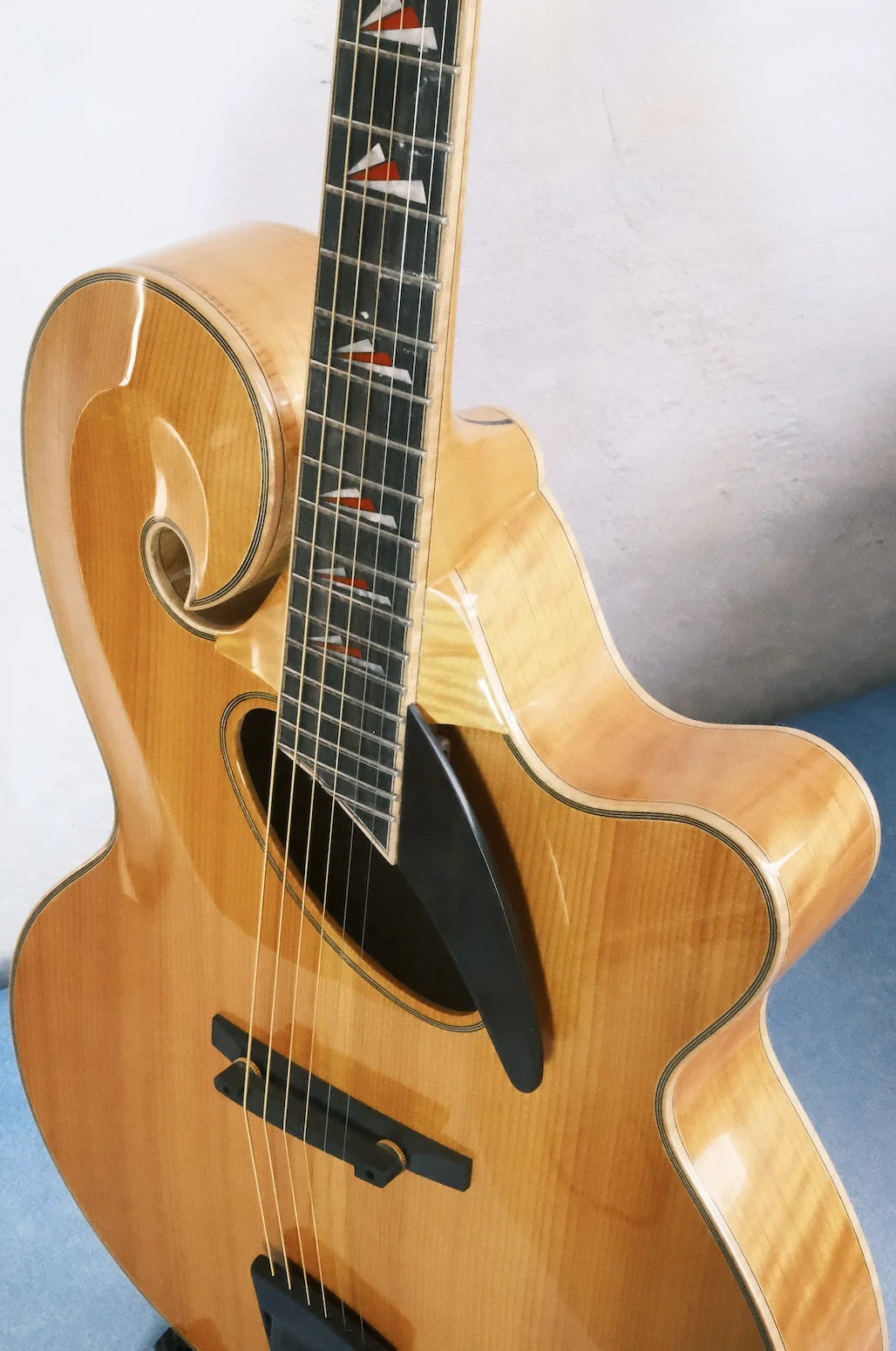 Yunzhi YZ-bml Handmade 18Inch Jazz Archtop Acoustic Guitar Gloss Finish Handcrafted Hollow Body Flamed Maple Customizable Ebony
