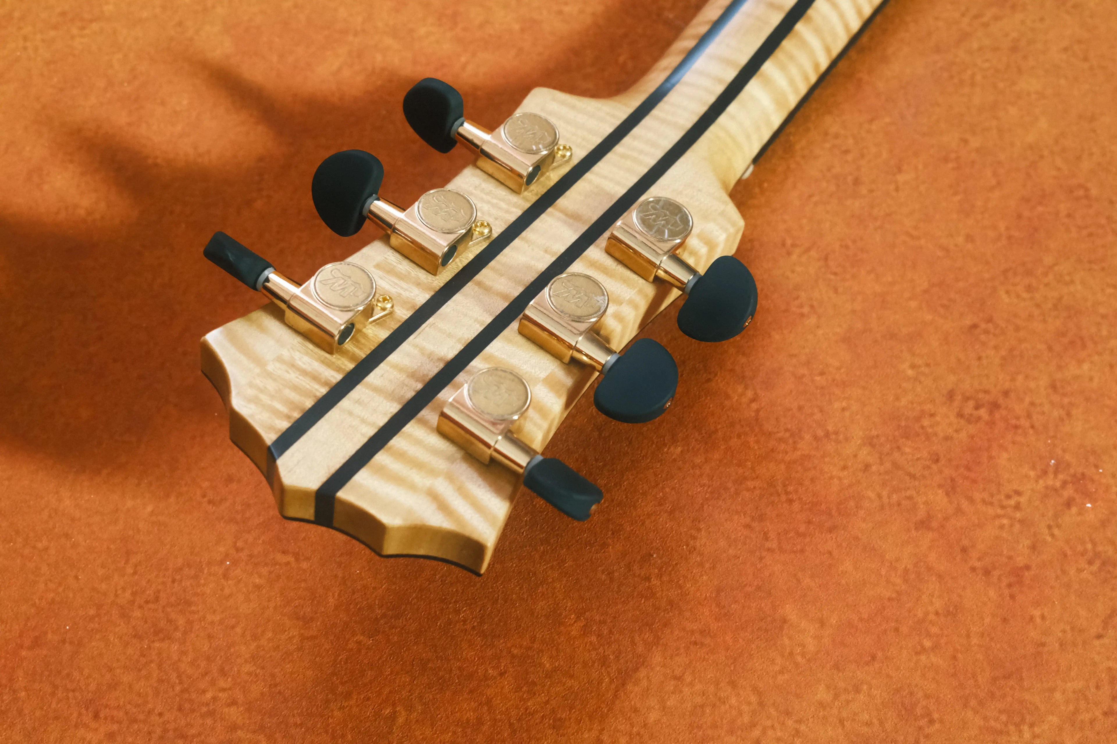 Yunzhi YZ-19NYL Handcrafted 17" Jazz Electric Guitar 6-String Carved Solid Hollow Body Violin Style Spruce Top Maple Neck Ebony