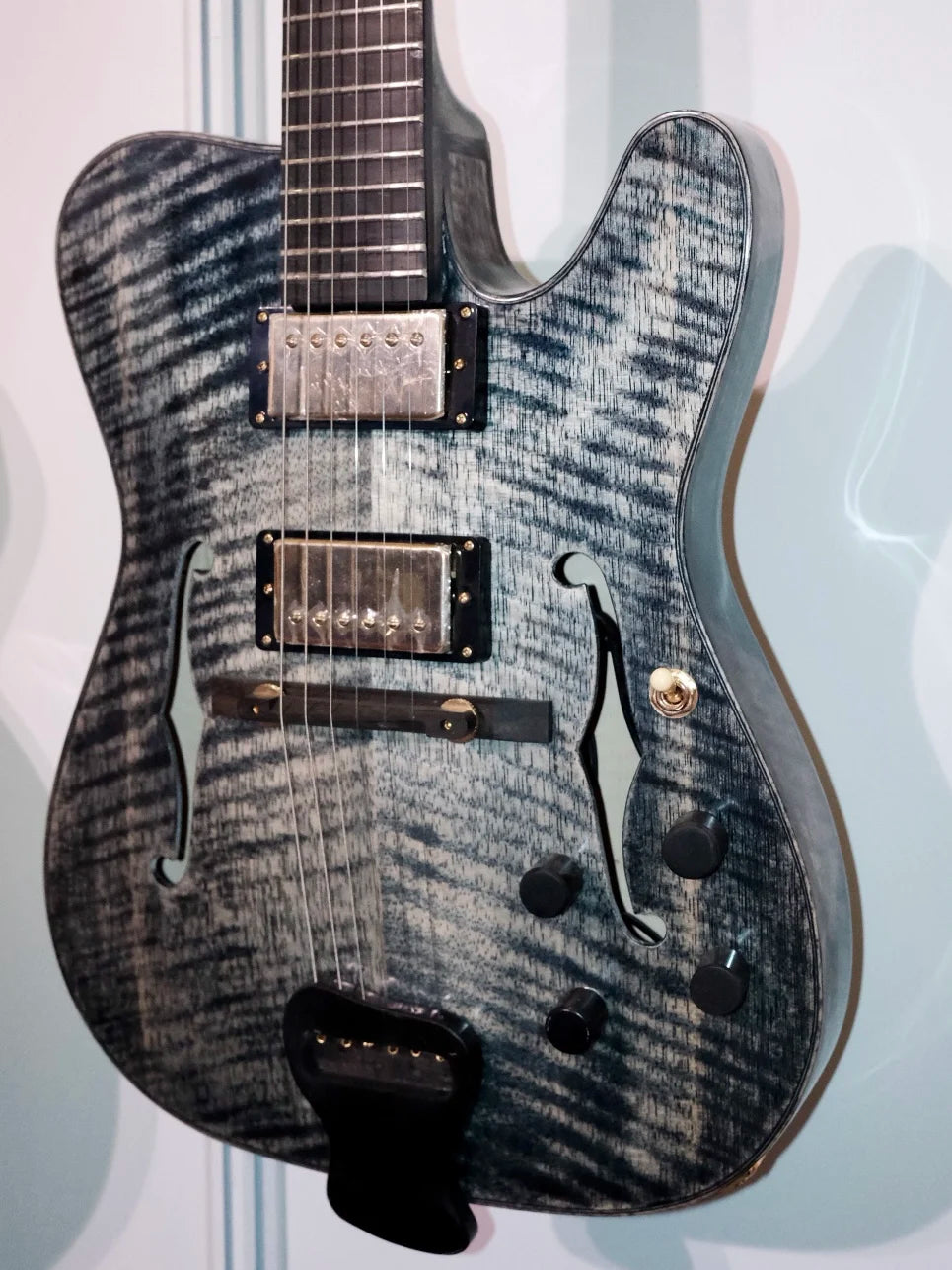 Violinstyle Customizable Electric Guitar Carved Maple & Spruce Top Jazz Hollow Body Archtop Ebony Fingerboard Professional