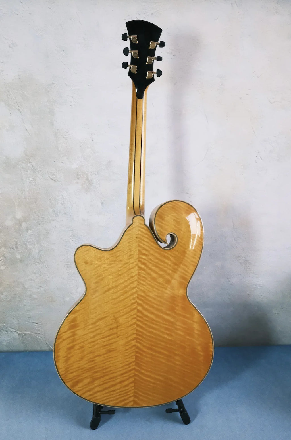 Yunzhi YZ-bml Handmade 18Inch Jazz Archtop Acoustic Guitar Gloss Finish Handcrafted Hollow Body Flamed Maple Customizable Ebony