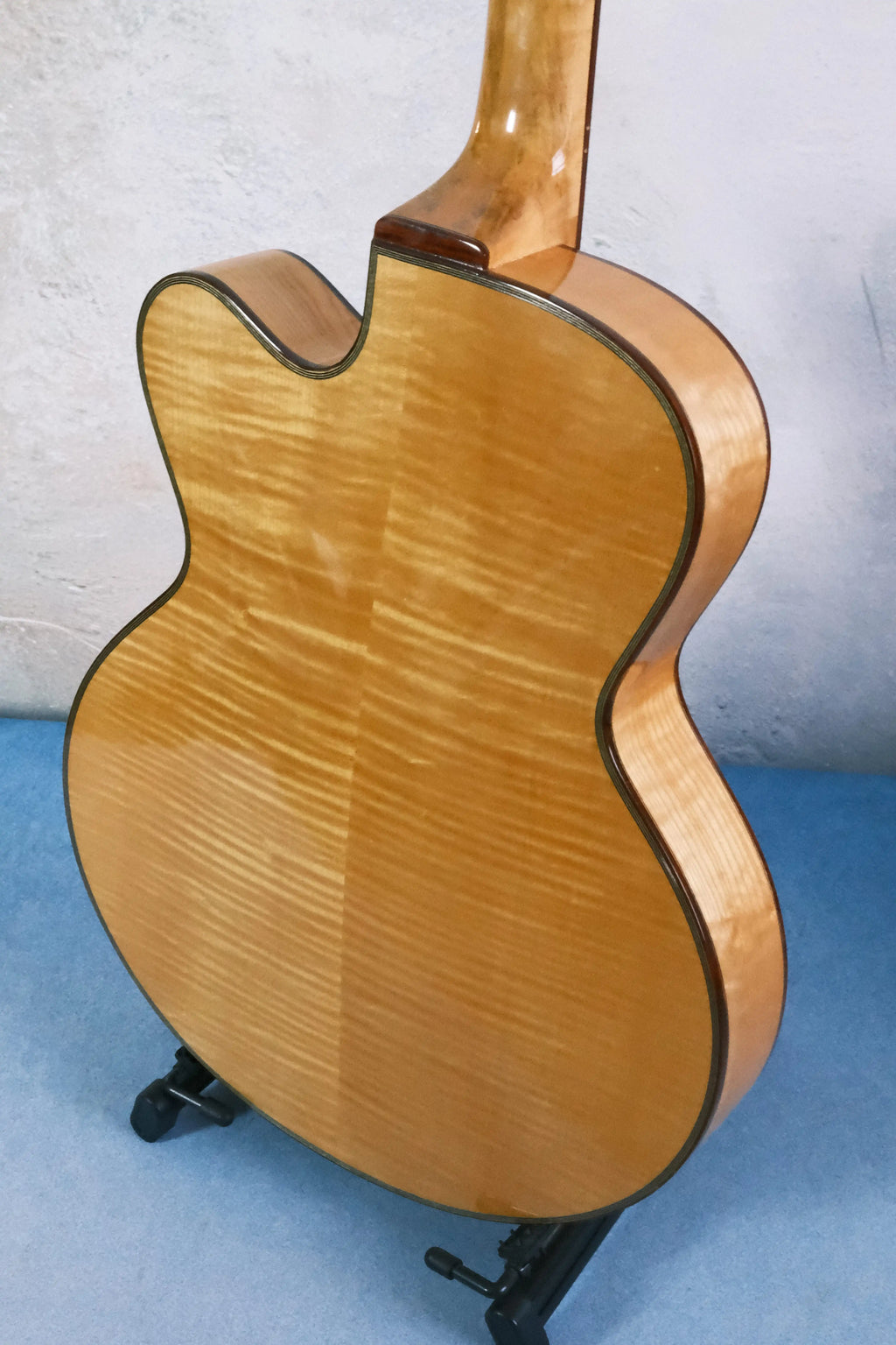 Handmade 16-Inch Hollow Flamed Maple Archtop Spruce Top 2AMaple Body Electric Jazz Guitar Ebony Fingerboard Discount Cutaway