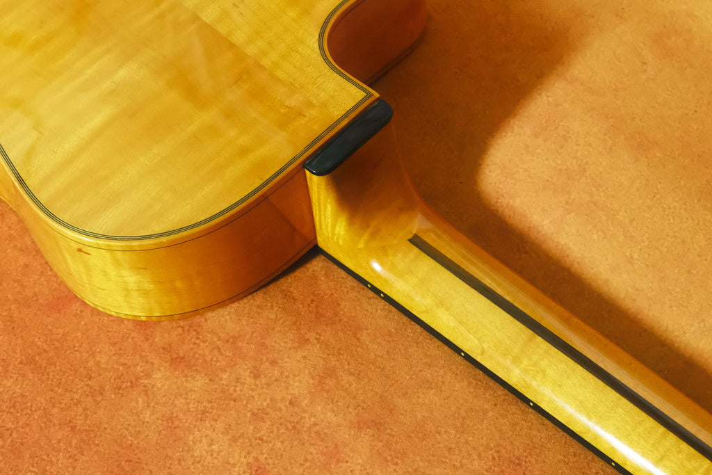 Yunzhi Handcrafted 7-String Gypsy Jazz Guitar | Flamed Maple Hollow Body | H-S-S Pickup | Spruce Top & Ebony Fingerboard