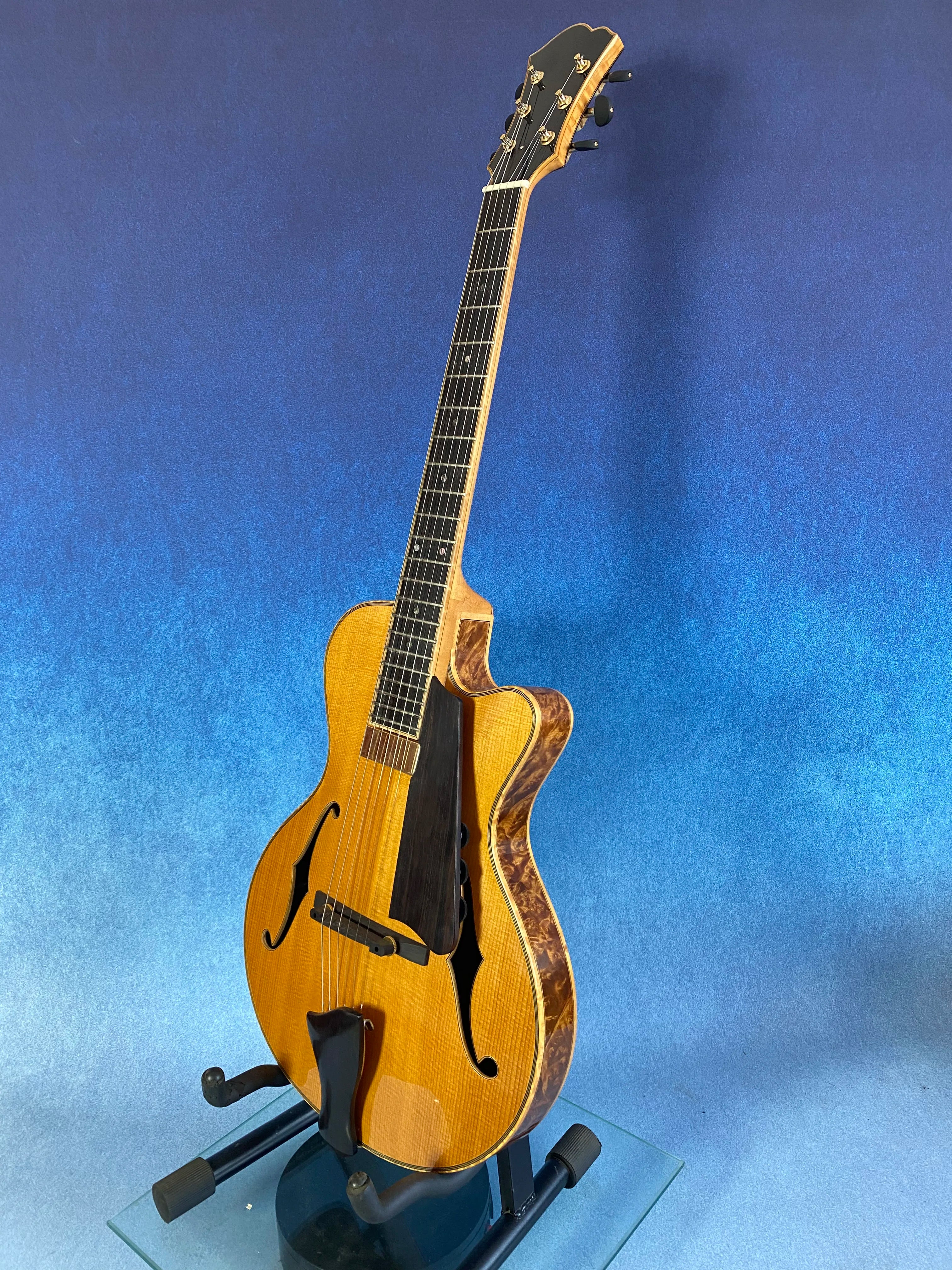 Jazz Guitar Spruce Top Hollow Body Gloss Finish Ebony Fingerboard Professional Yunzhi YZA25 Discounted