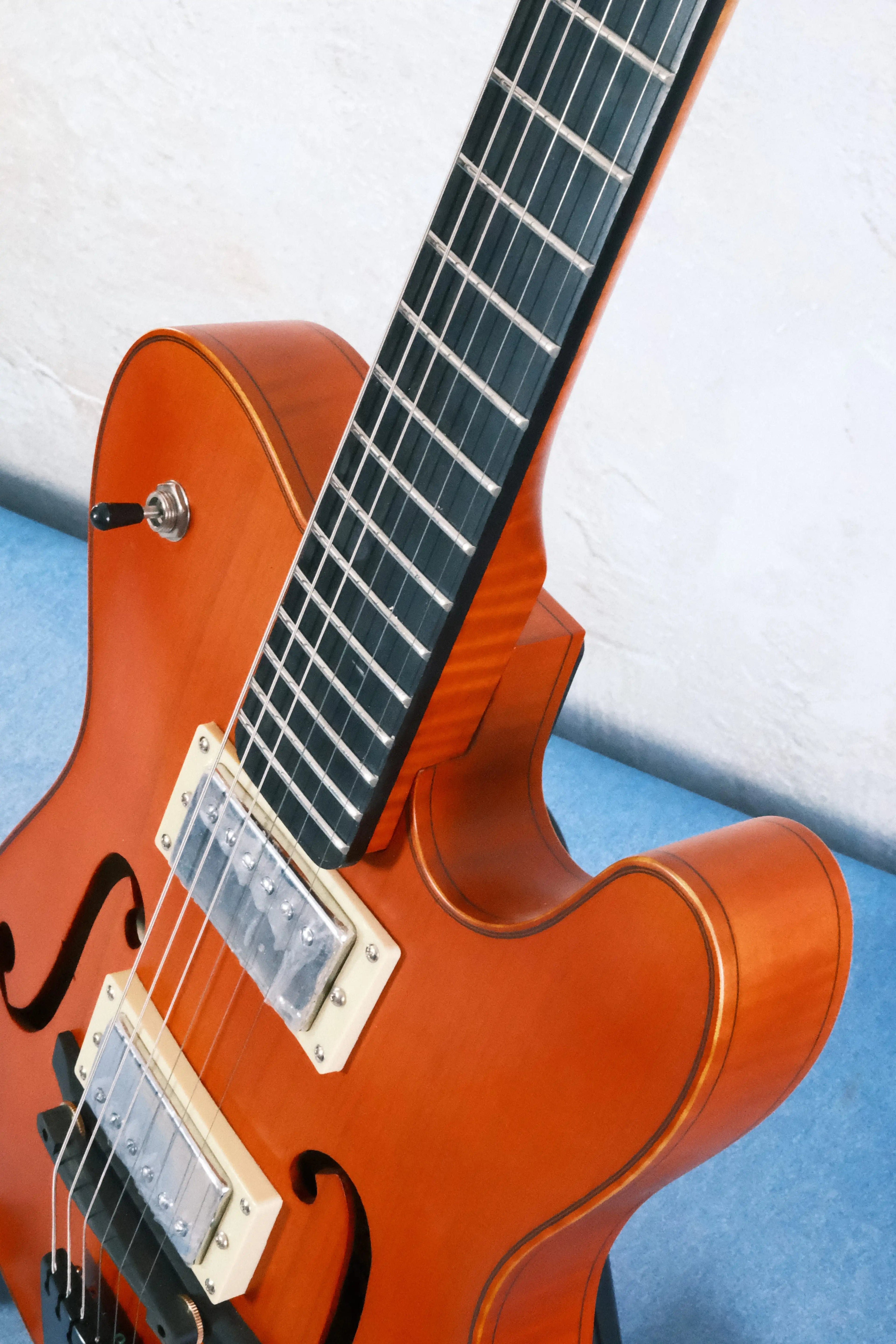 Yunzhi for Handcraft Archtop Carved Solid Maple Spruce Top Ebony Fingerboard Flamed Maple Back/Sides Hollow Body Guitar