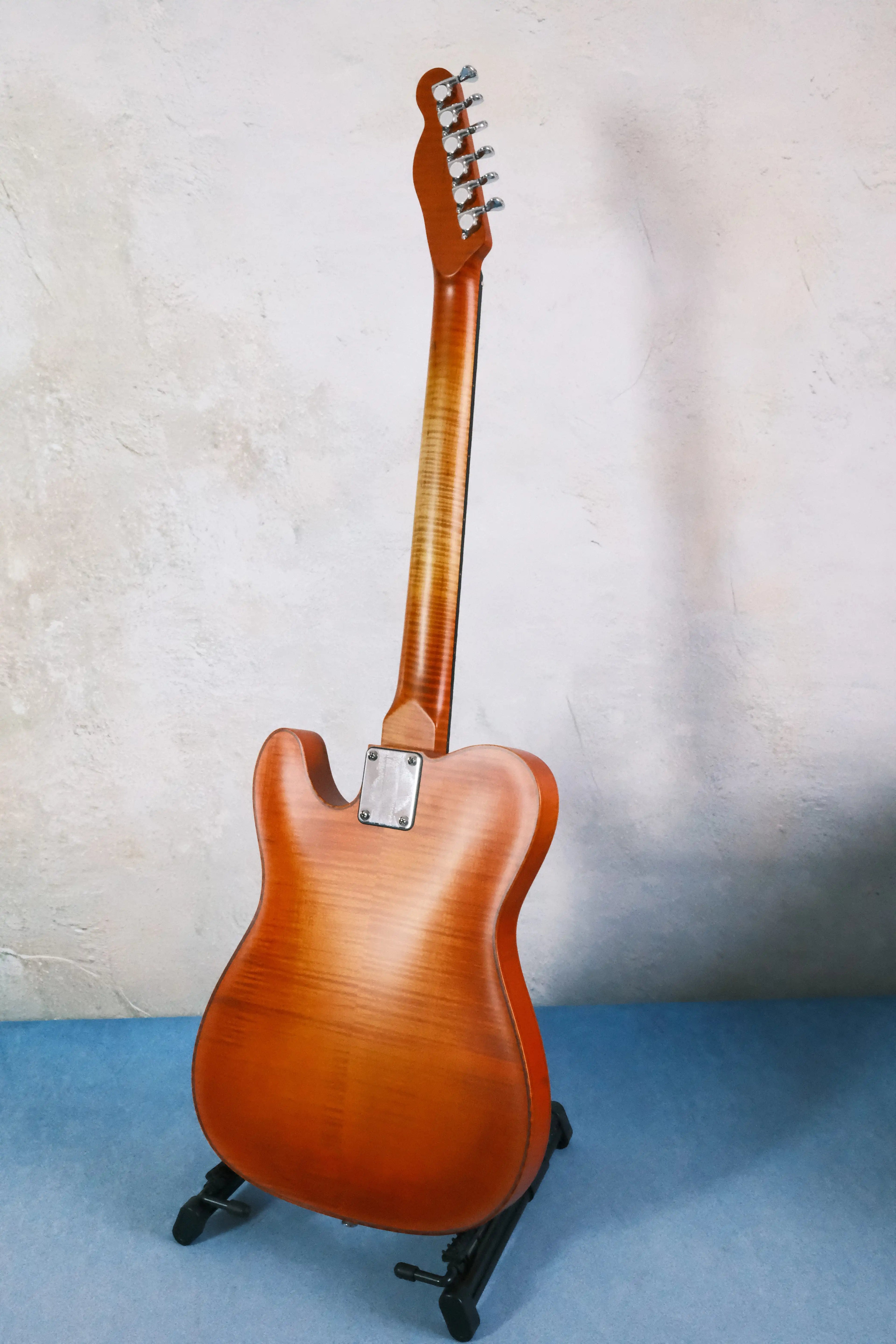 Yunzhi for Handcraft Archtop Carved Solid Maple Spruce Top Ebony Fingerboard Flamed Maple Back/Sides Hollow Body Guitar