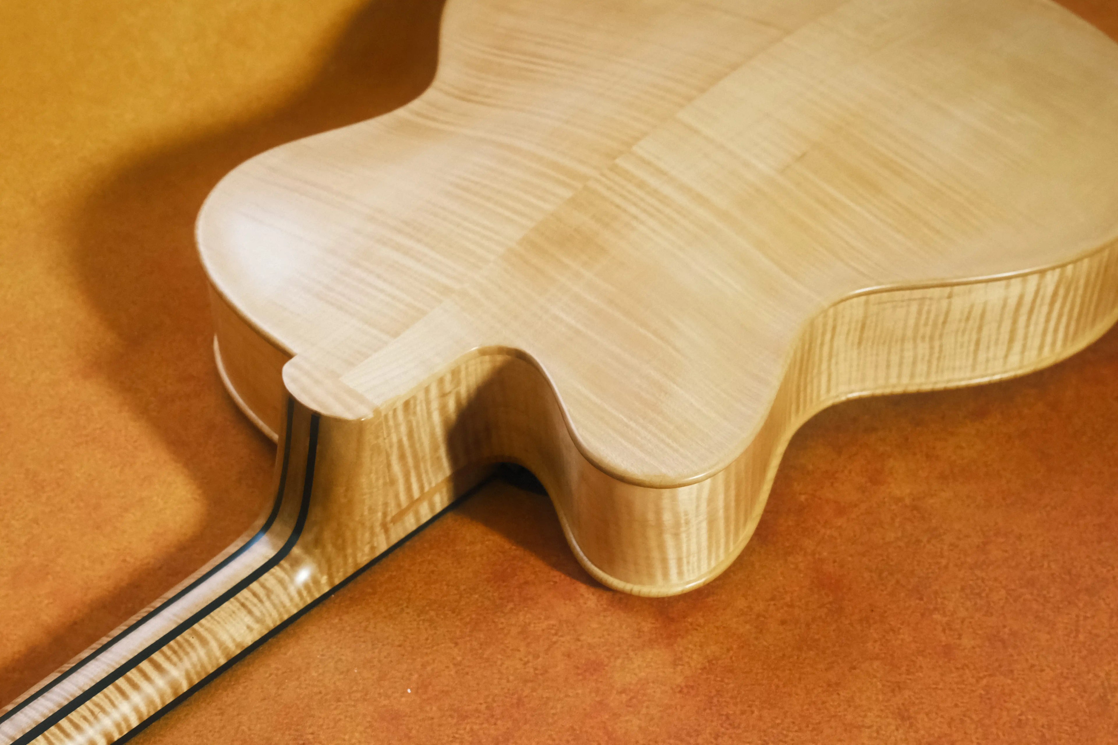 Yunzhi YZ-19NYL Handcrafted 17" Jazz Electric Guitar 6-String Carved Solid Hollow Body Violin Style Spruce Top Maple Neck Ebony