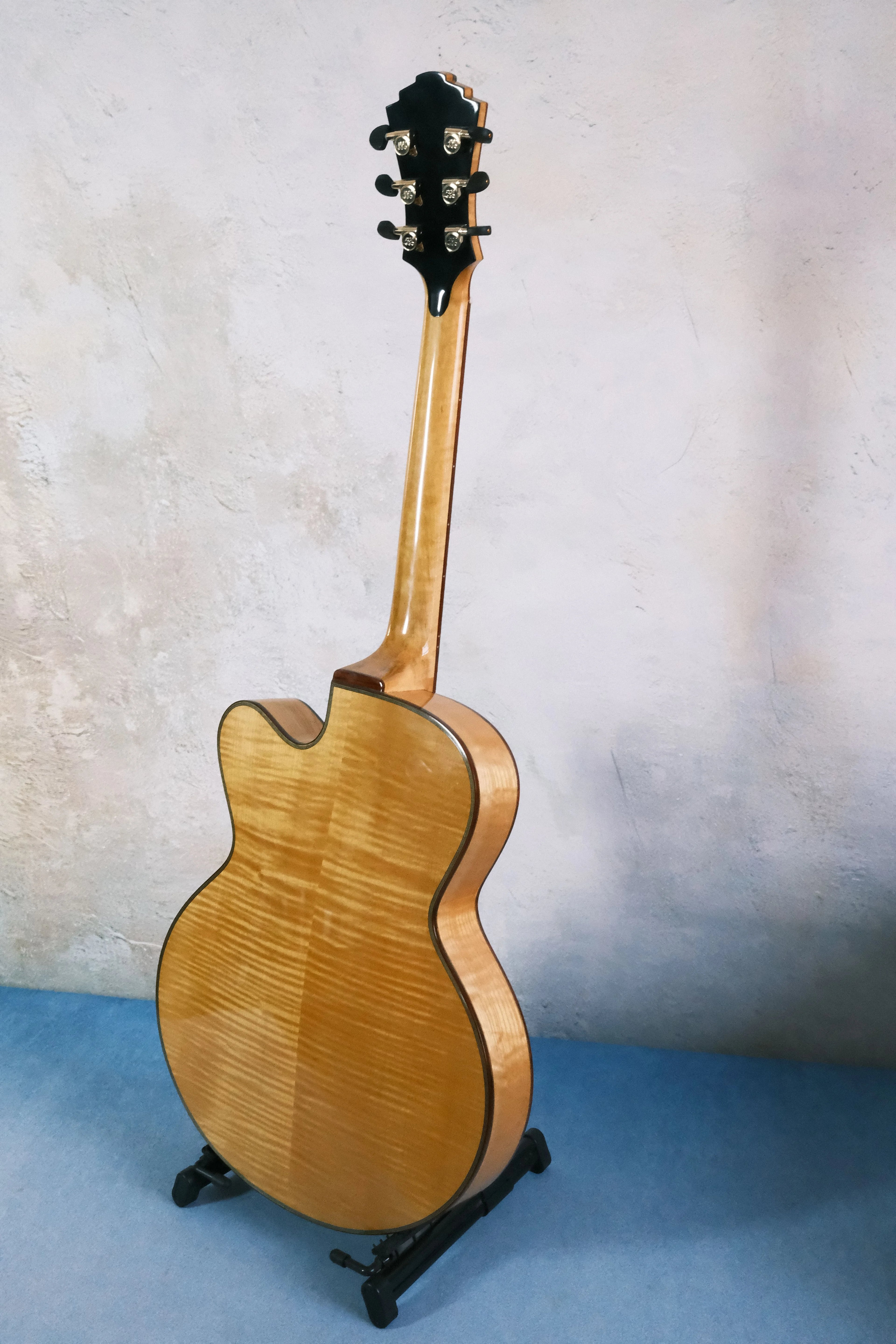 Handmade 16-Inch Hollow Flamed Maple Archtop Spruce Top 2AMaple Body Electric Jazz Guitar Ebony Fingerboard Discount Cutaway