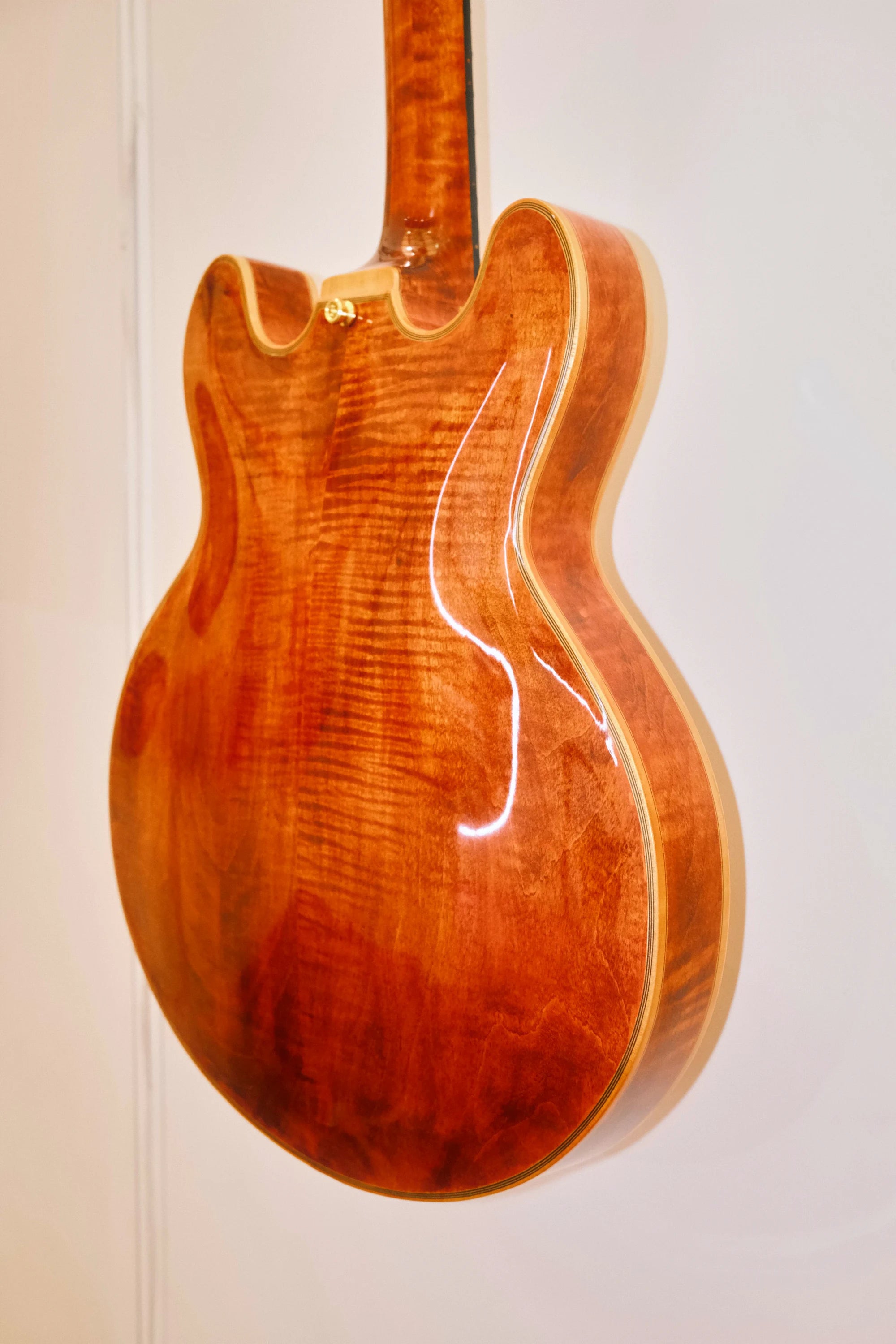 Yunzhi Luthier Handcrafted 335Hollow Body Archtop Electric Guitar Solid Spruce Top Maple Back Ebony Fingerboard Gloss Custom