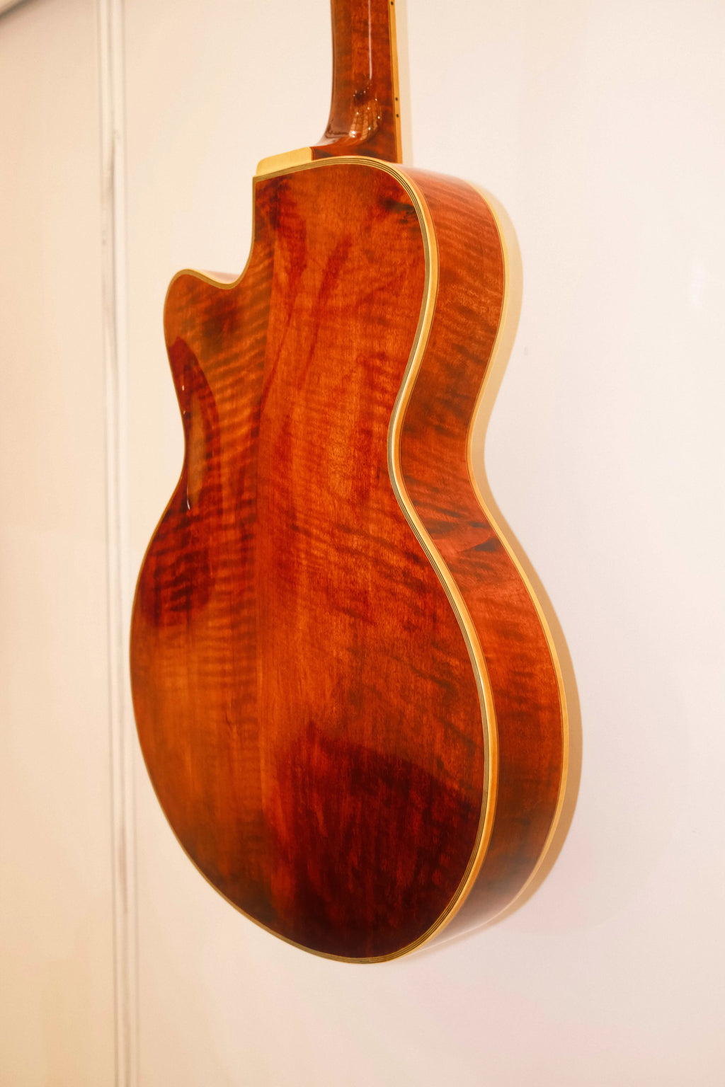 Yunzhi Luthier Handcrafted 15" Electric Guitar Flamed Maple Hollow Body Archaize Spruce Top Ebony Fingerboard Professional H/S