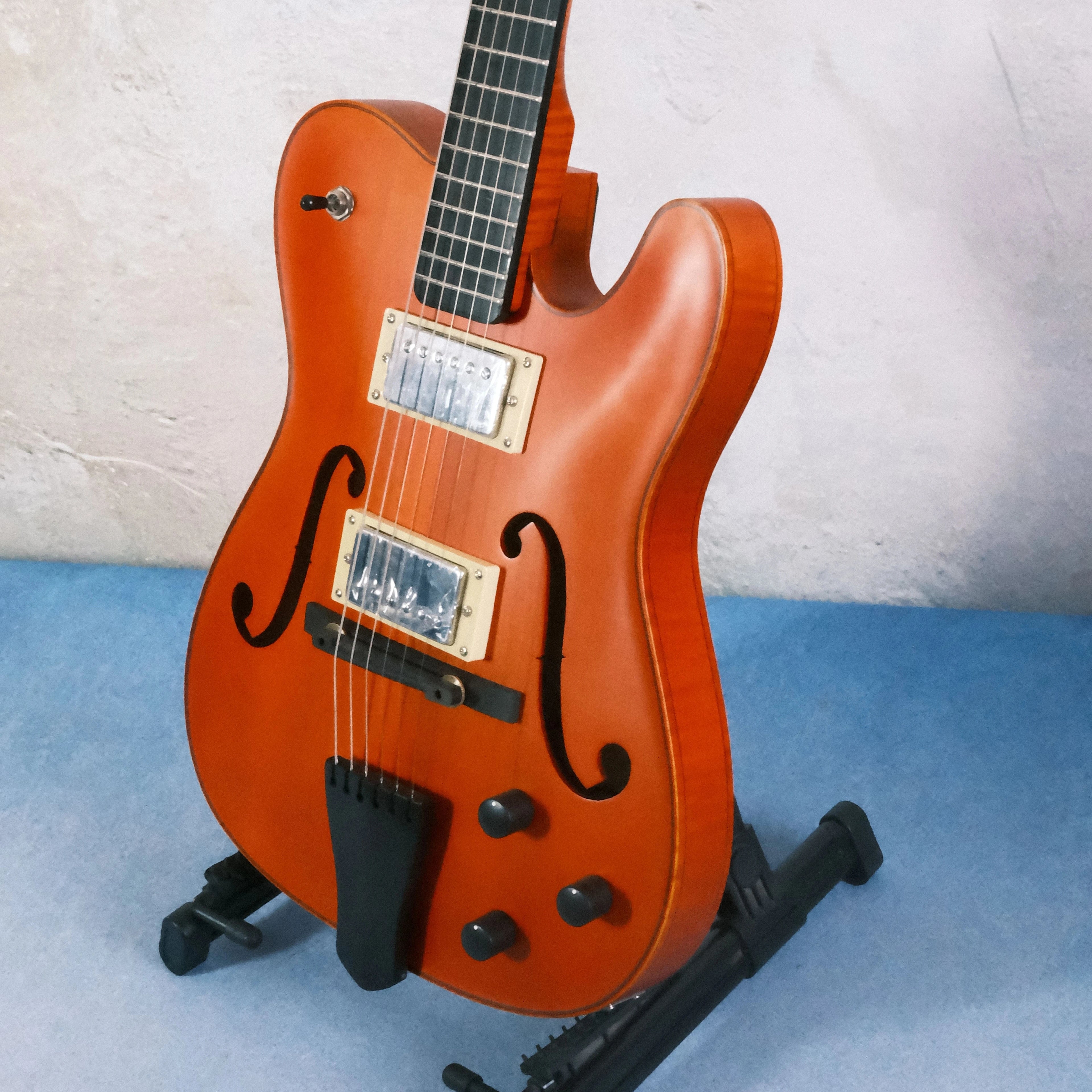 Yunzhi for Handcraft Archtop Carved Solid Maple Spruce Top Ebony Fingerboard Flamed Maple Back/Sides Hollow Body Guitar