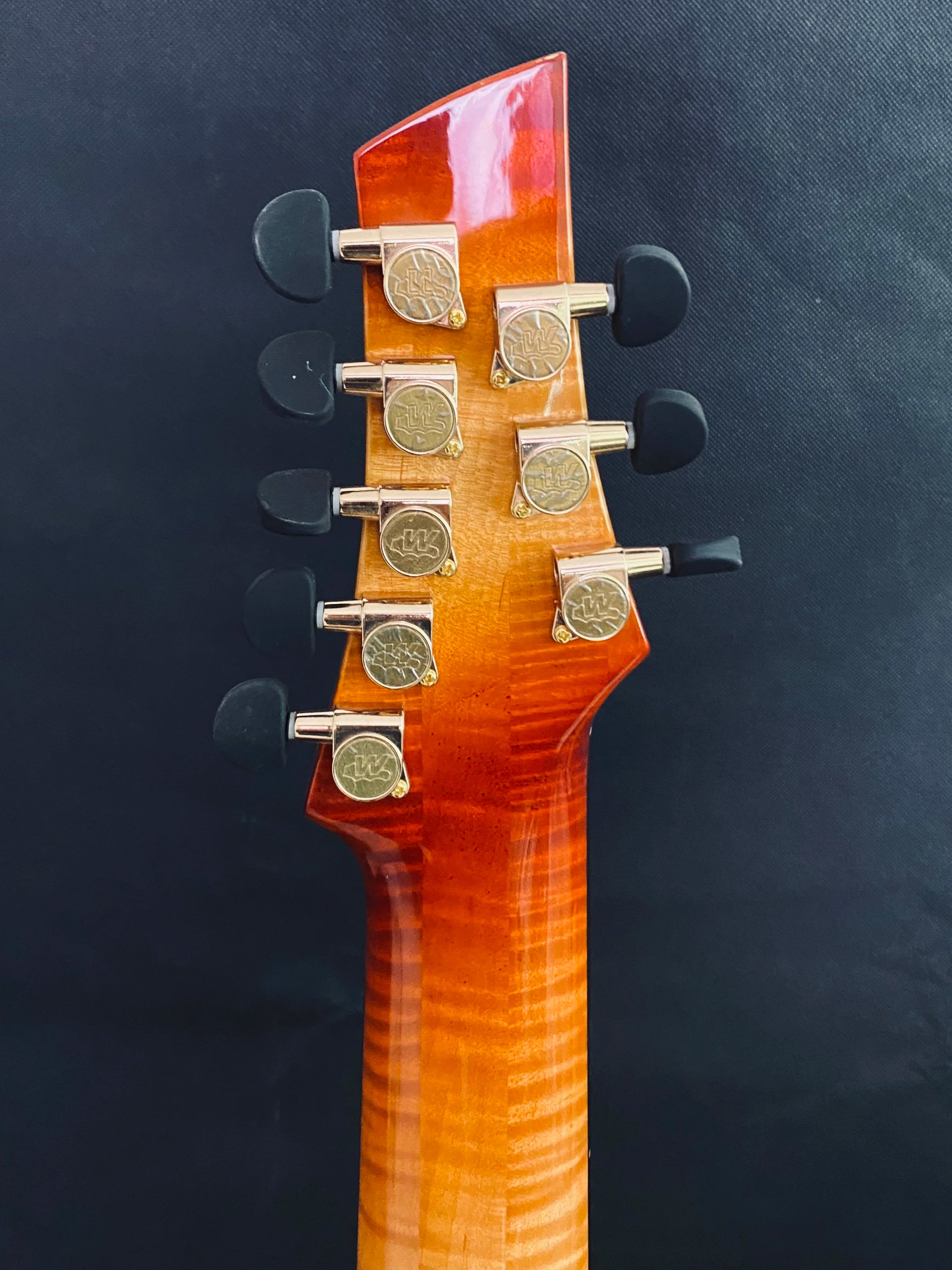Yunzhi 15-Inch Electric Jazz Guitar Handcrafted Hollow Body with Sunset Cutaway Customizable Archtop Design Side Material Maple