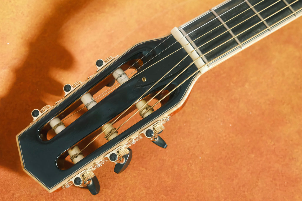 Yunzhi 17-Inch Gypsy Style Archtop Electric Guitar Handcrafted Flamed Maple Hollow Body Ebony Fingerboard Spruce Brown H-H