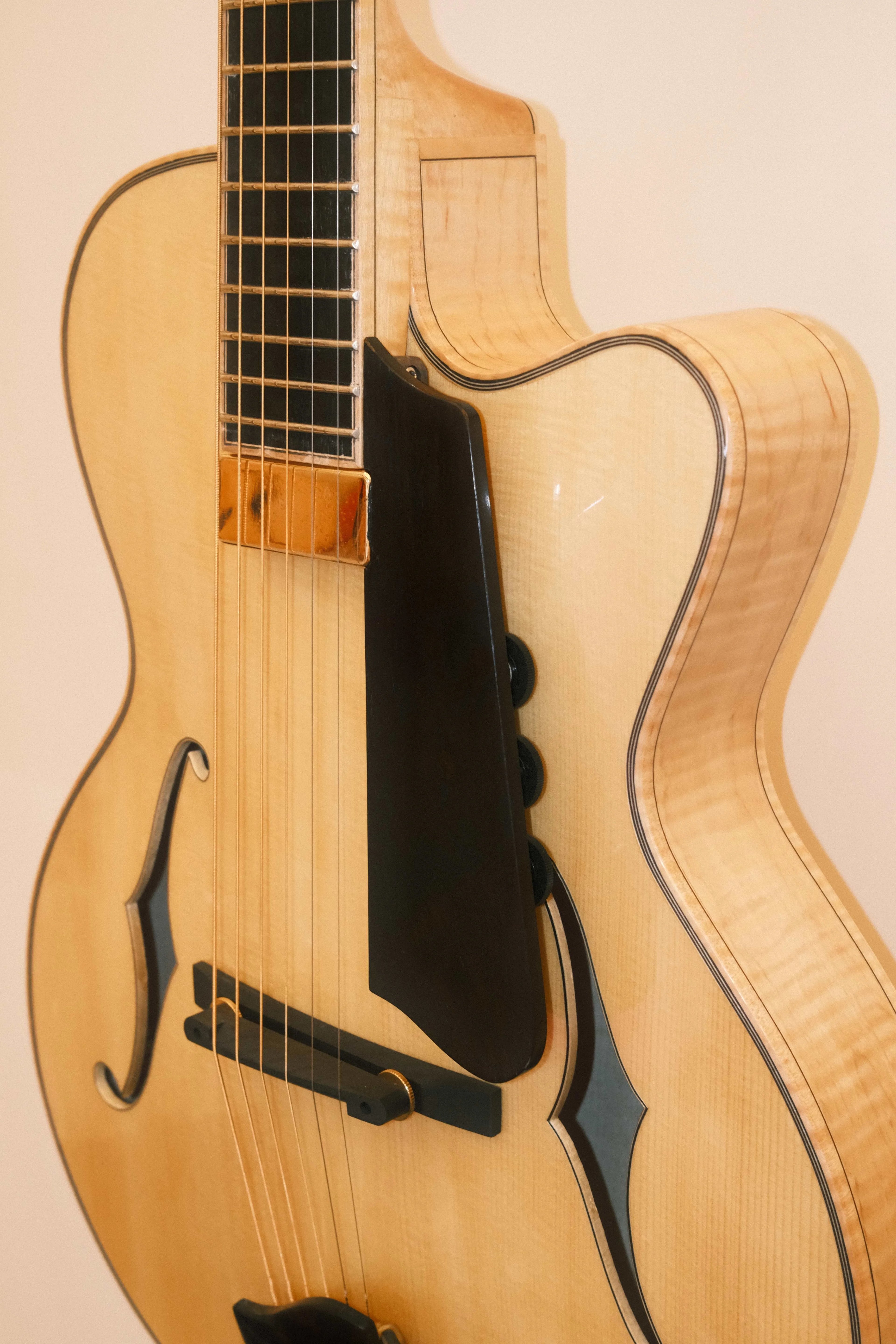 Yunzhi Handcrafted 15" Hollow Body Electric Guitar 6 Natural Nitrocellulose Gloss Flamed Maple Spruce Archtop Jazz Ebony