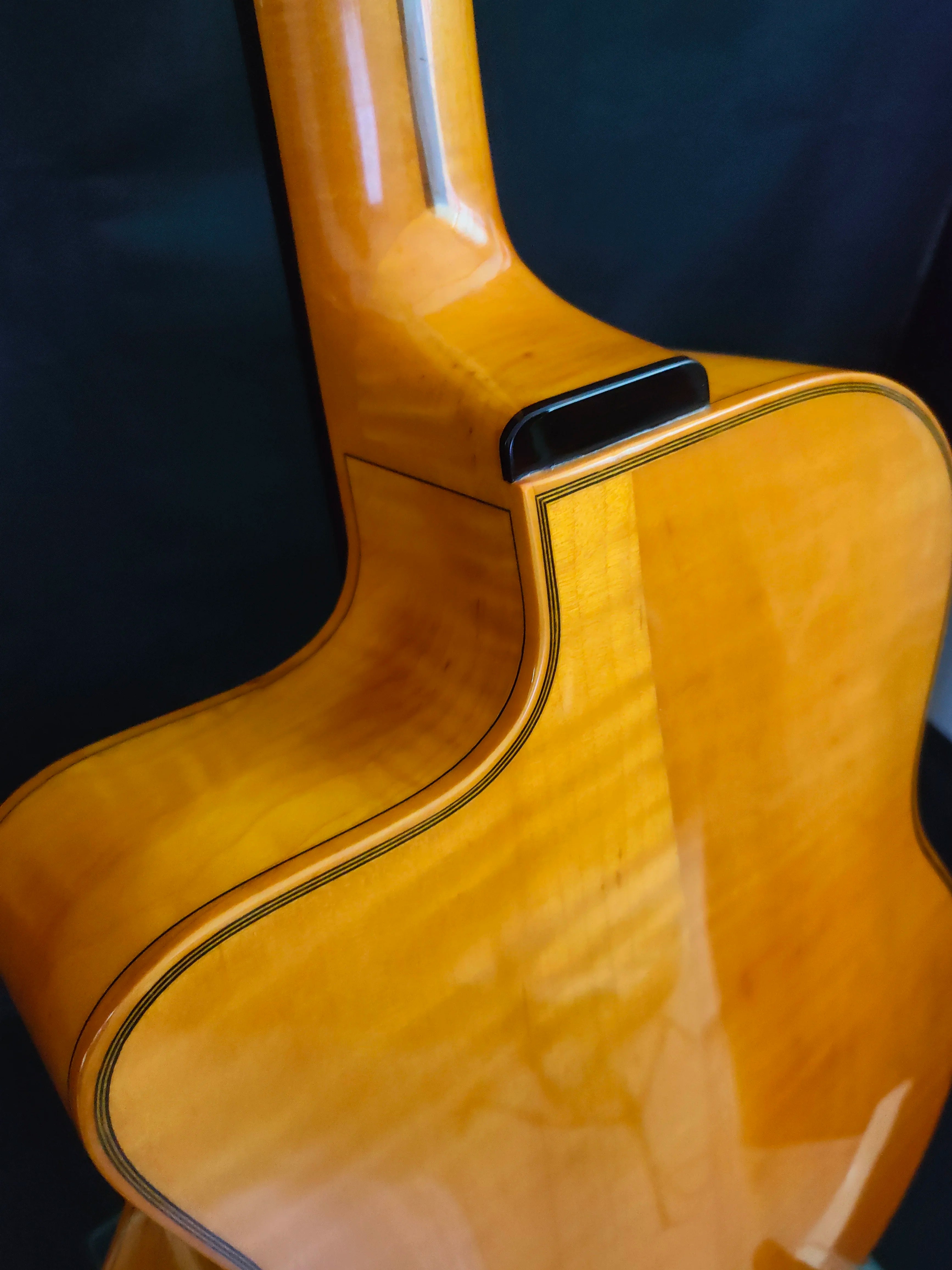 YUnzhi Customizable 7-String D Soundhole Jazz Guitar Flamed Maple Top Ebony Fretboard Hollow Custom Cutaway Acoustic Archtop