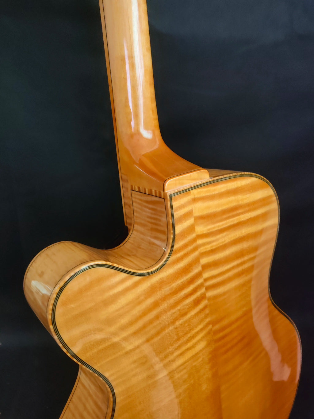 Yunzhi 16\" Quality Jazz Guitar Handcrafted Archtop Hollow Body Custom Carved Solid Maple with Ebony Fingerboard