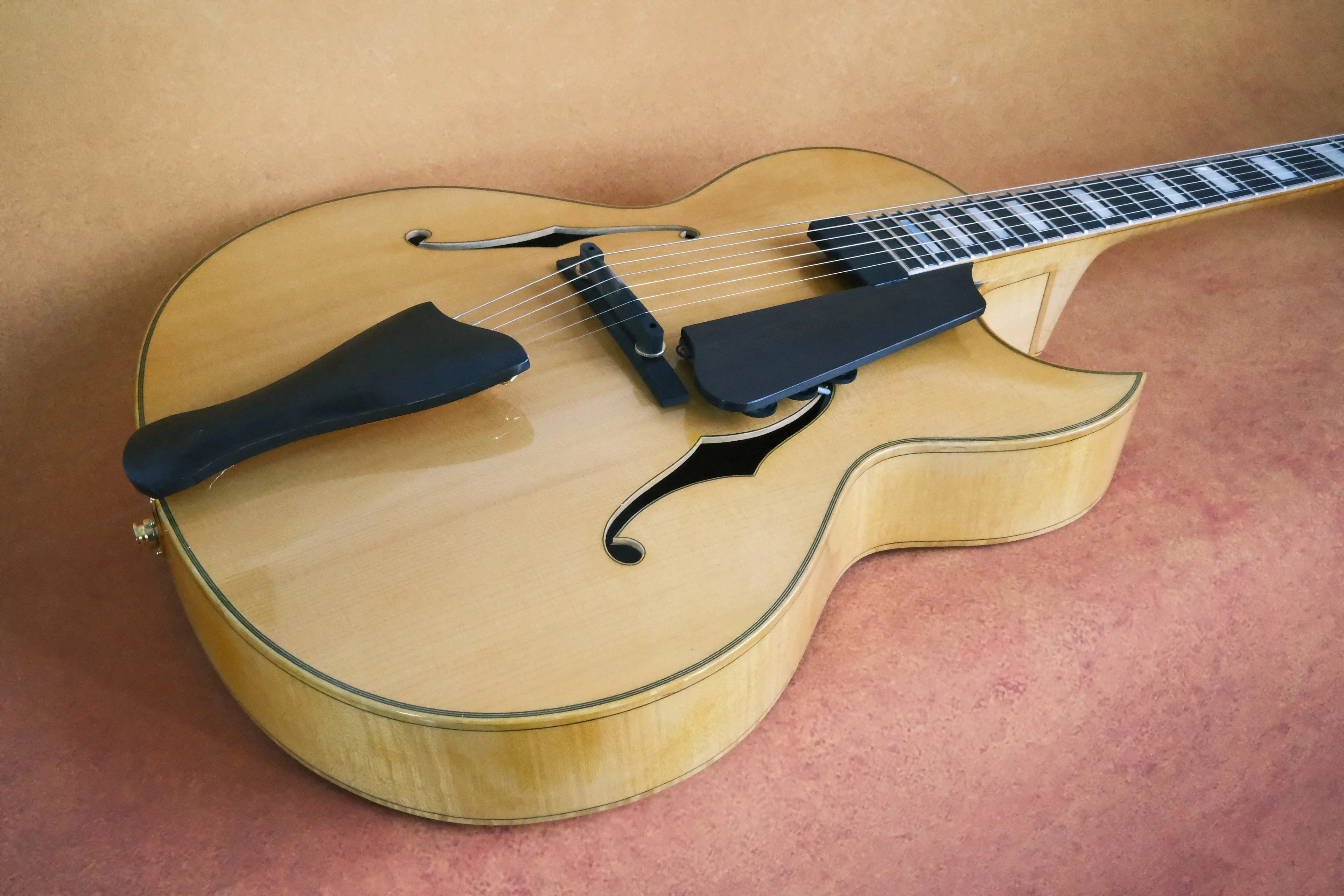 Yunzhi Luthier Handcrafted 16" Jazz Electric Guitar Golden Finish Flamed Maple Hollow Body Spruce Top Ebony Fingerboard
