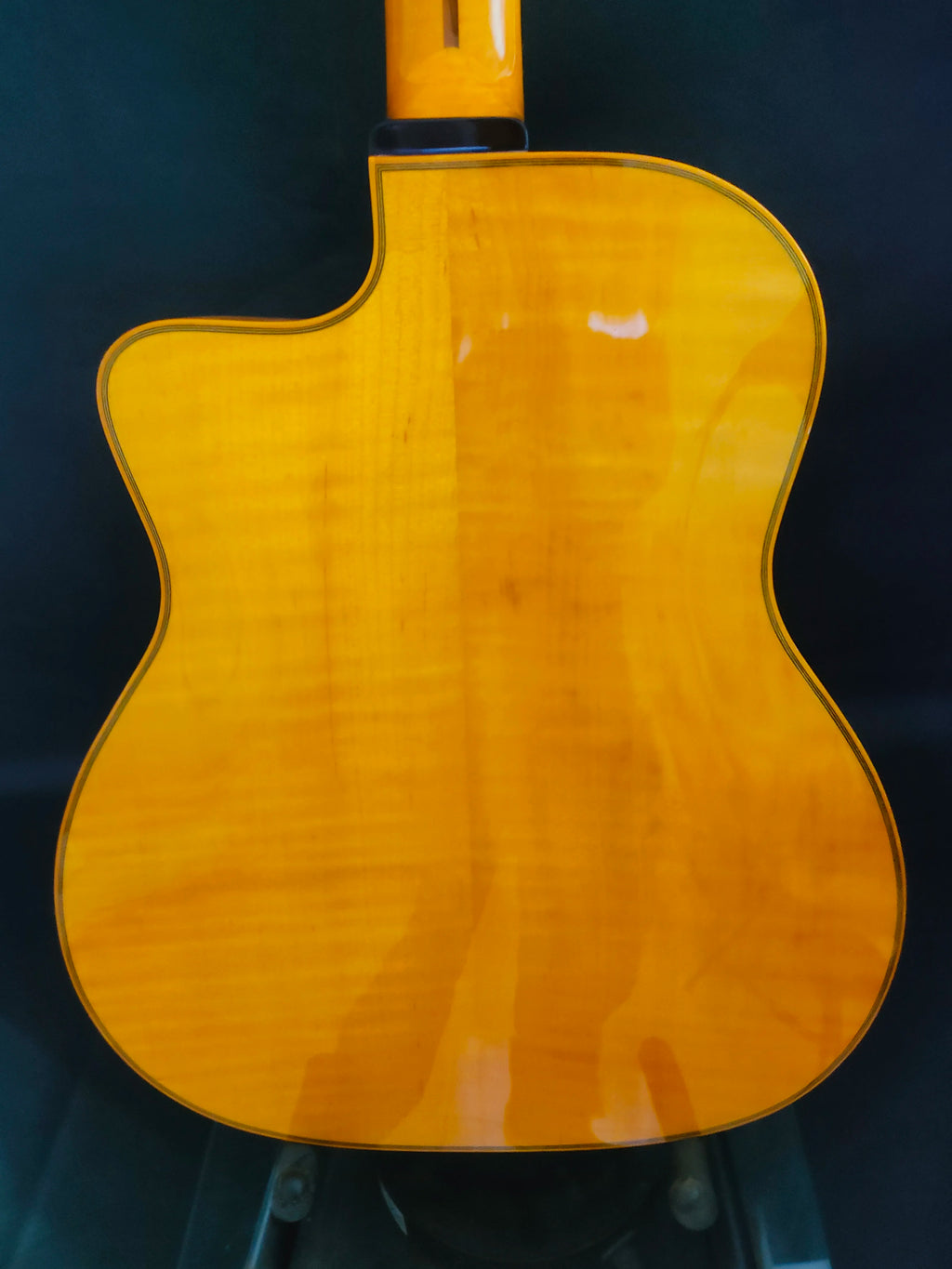 YUnzhi Customizable 7-String D Soundhole Jazz Guitar Flamed Maple Top Ebony Fretboard Hollow Custom Cutaway Acoustic Archtop