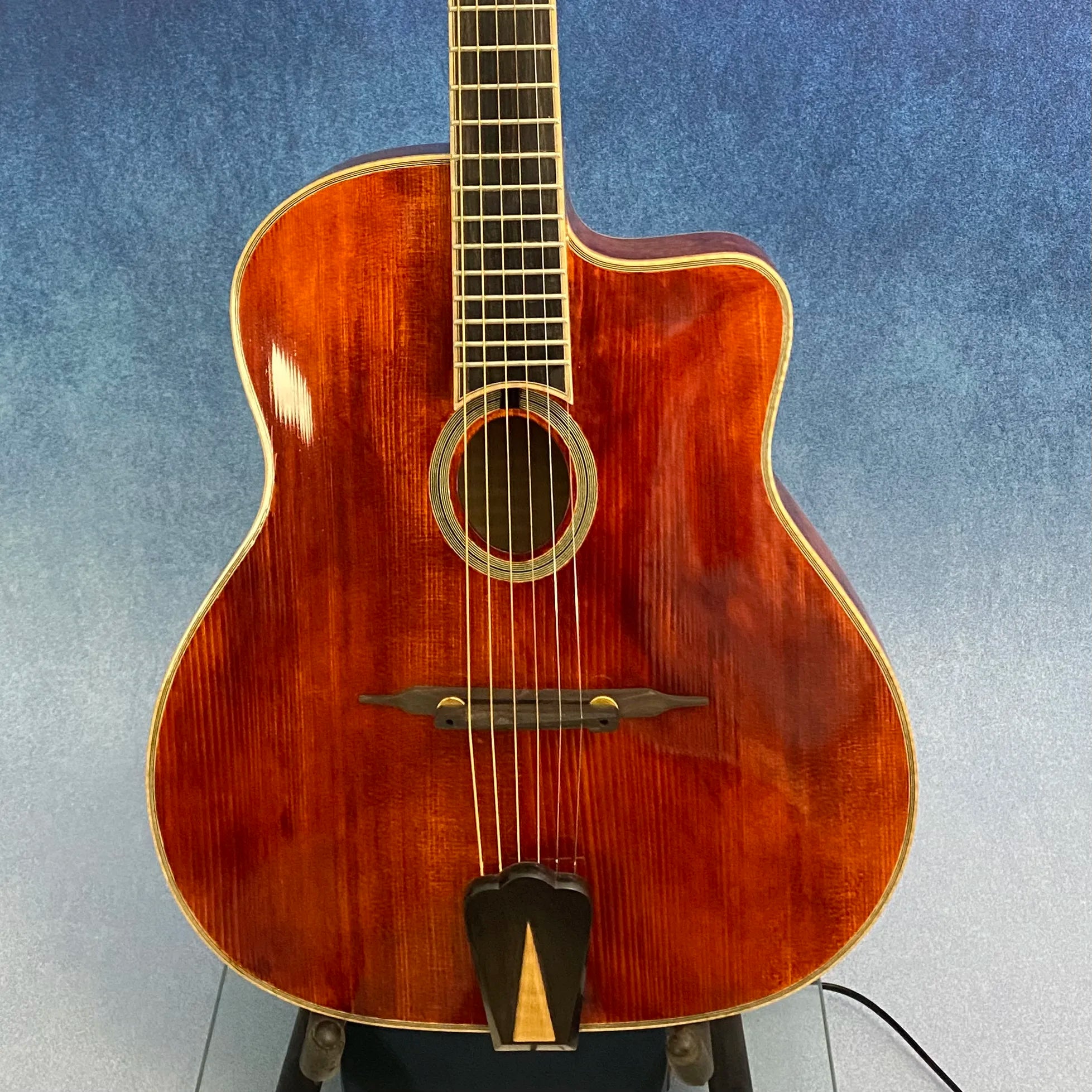 Yunzhi Handcrafted 16-Inch Gypsy Acoustic Guitar Flamed Maple Hollow Body Original Color Spruce Top Ebony Finish H-S-S Pickup