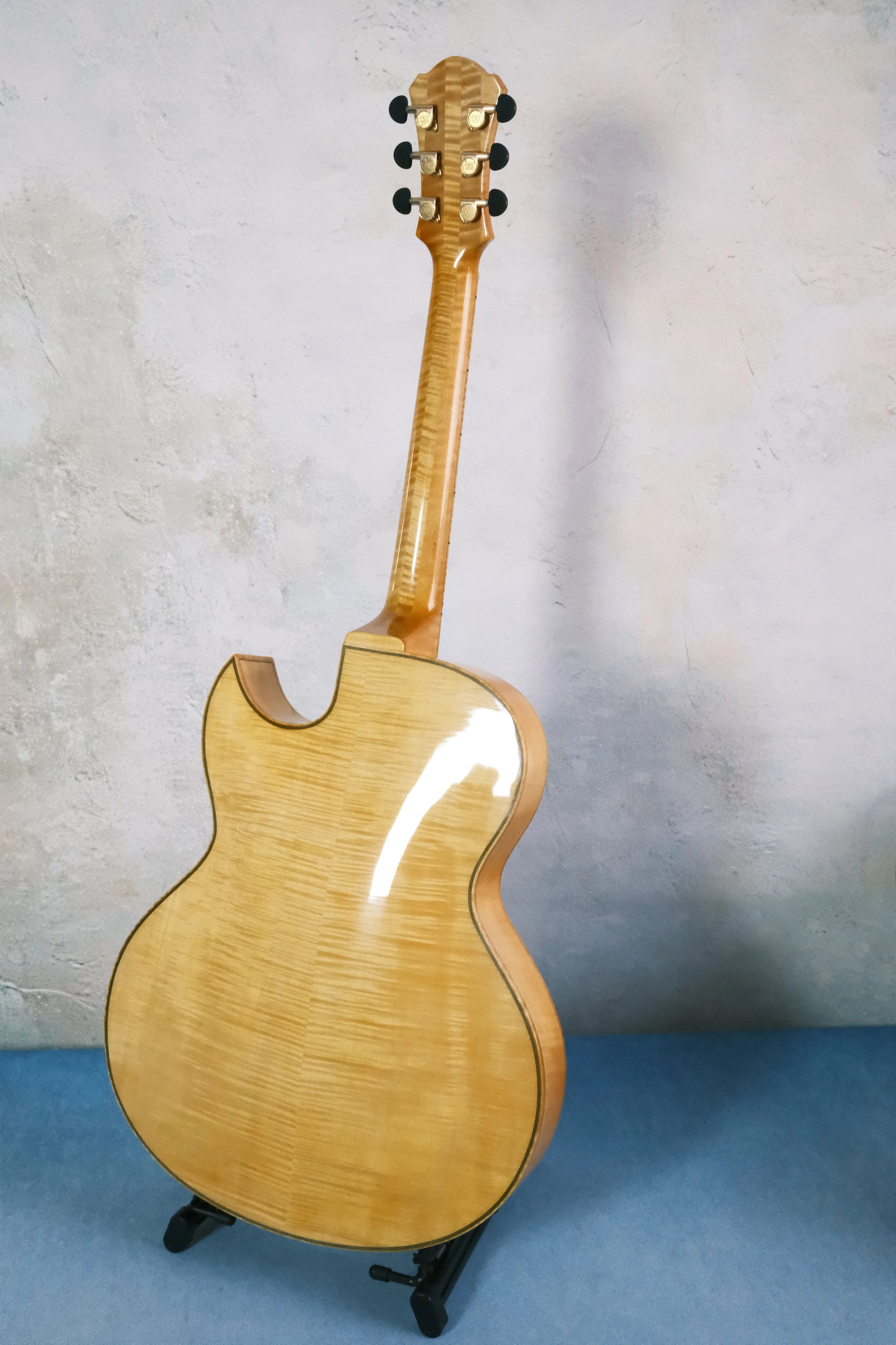 Yunzhi Luthier Handcrafted 16" Jazz Electric Guitar Golden Finish Flamed Maple Hollow Body Spruce Top Ebony Fingerboard