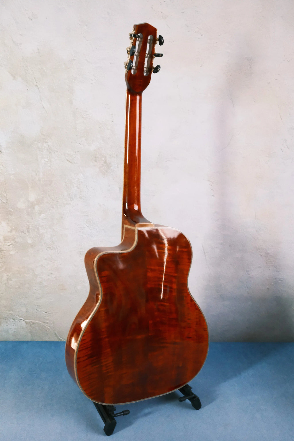 Yunzhi 17-Inch Gypsy Style Archtop Electric Guitar Handcrafted Flamed Maple Hollow Body Ebony Fingerboard Spruce Brown H-H