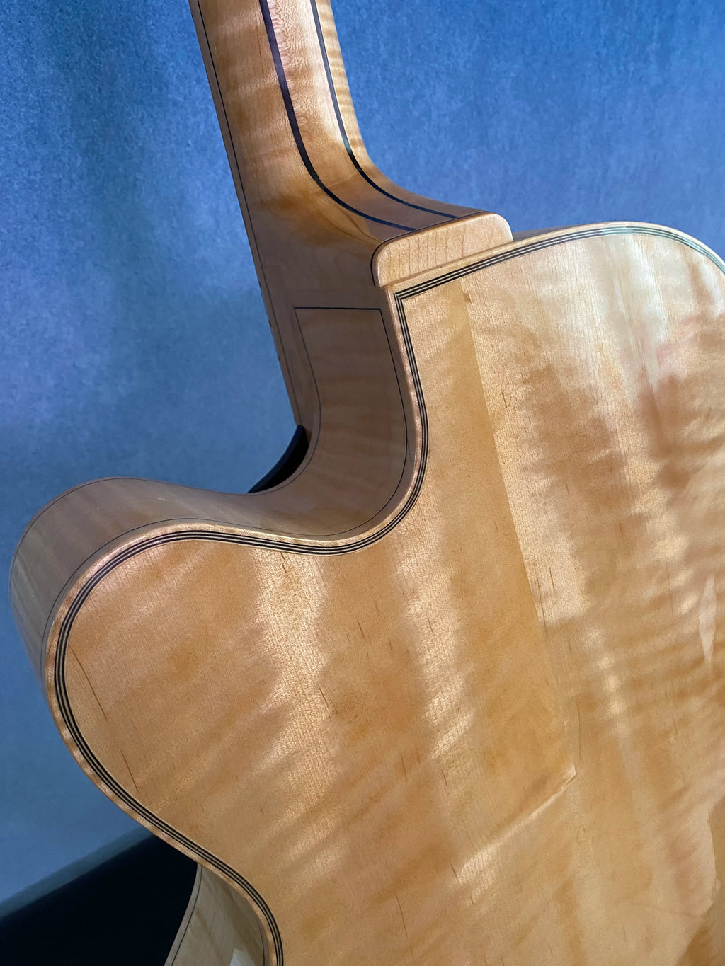 Yunzhi Luthier Handcrafted 17" Jazz Electric Guitar Flamed Maple Hollow Body Spruce Archtop Back/Side Ebony Fingerboard Natural