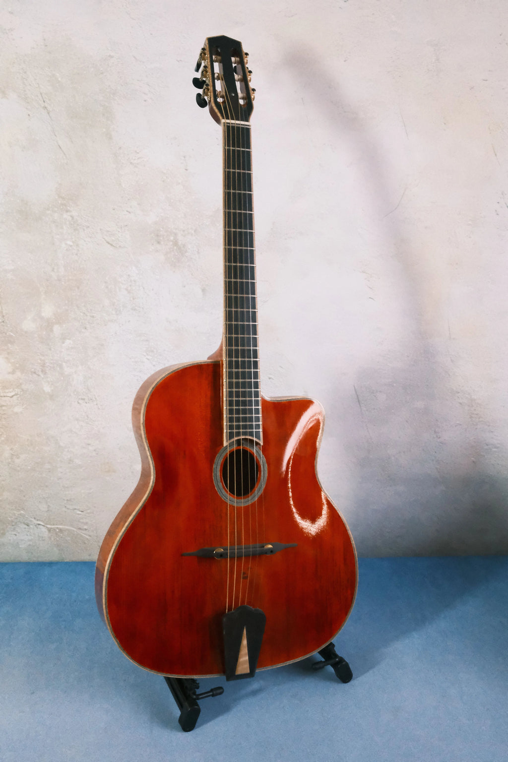 Yunzhi 17-Inch Gypsy Style Archtop Electric Guitar Handcrafted Flamed Maple Hollow Body Ebony Fingerboard Spruce Brown H-H