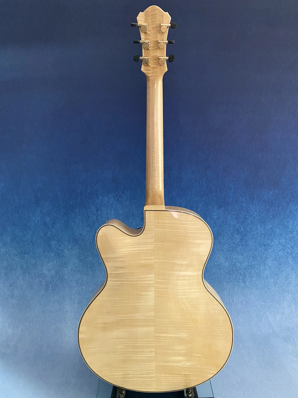 Classic Style Cutaway Archtop Electric Jazz Guitar Hollow with Flamed Maple Spruce & Ebony Fingerboard High Quality Instrument