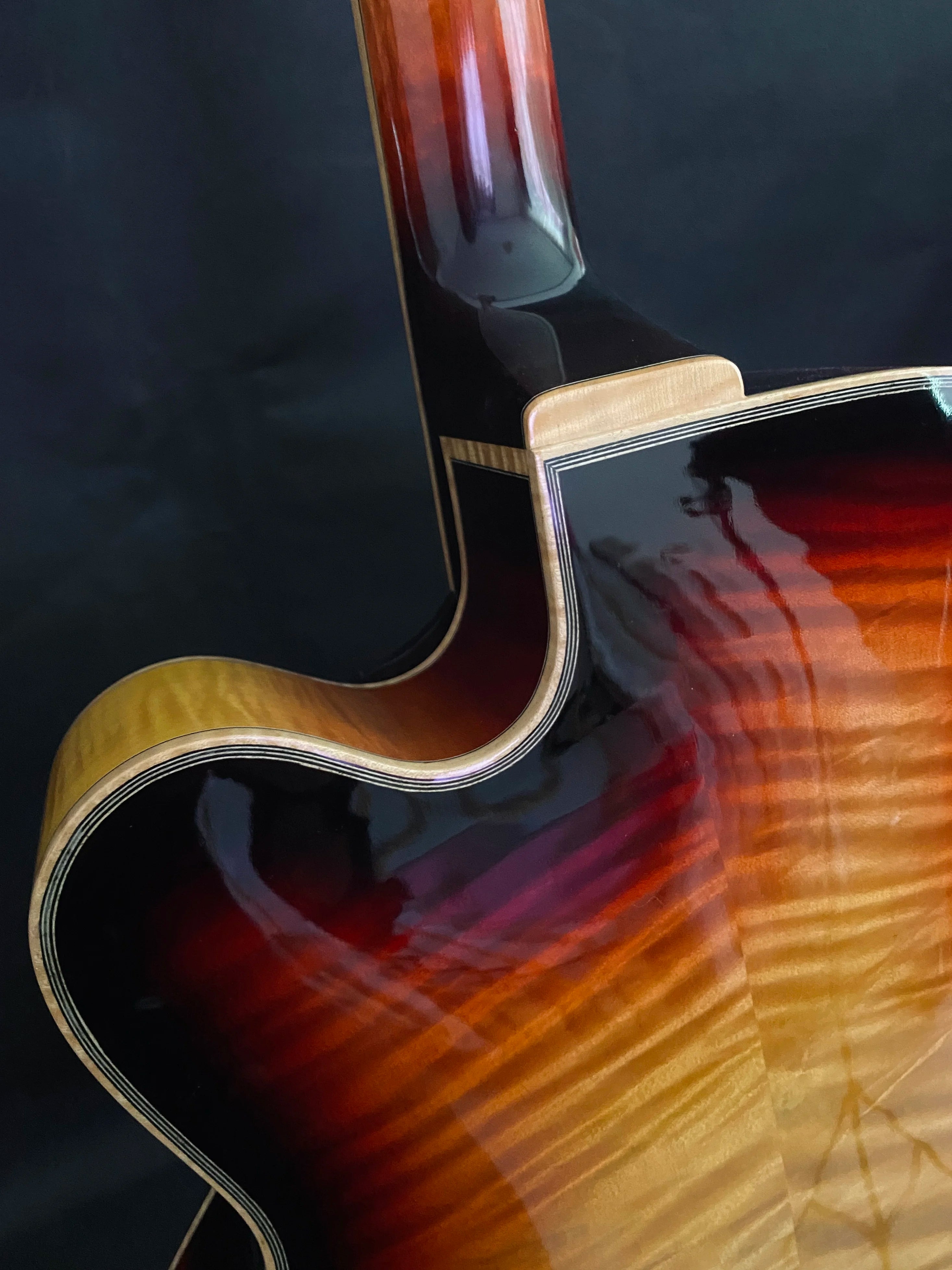 Yunzhi Customizable Sunset Colour Electric Archtop Jazz Guitar Hollow Body with Flamed Maple and Ebony Fingerboard