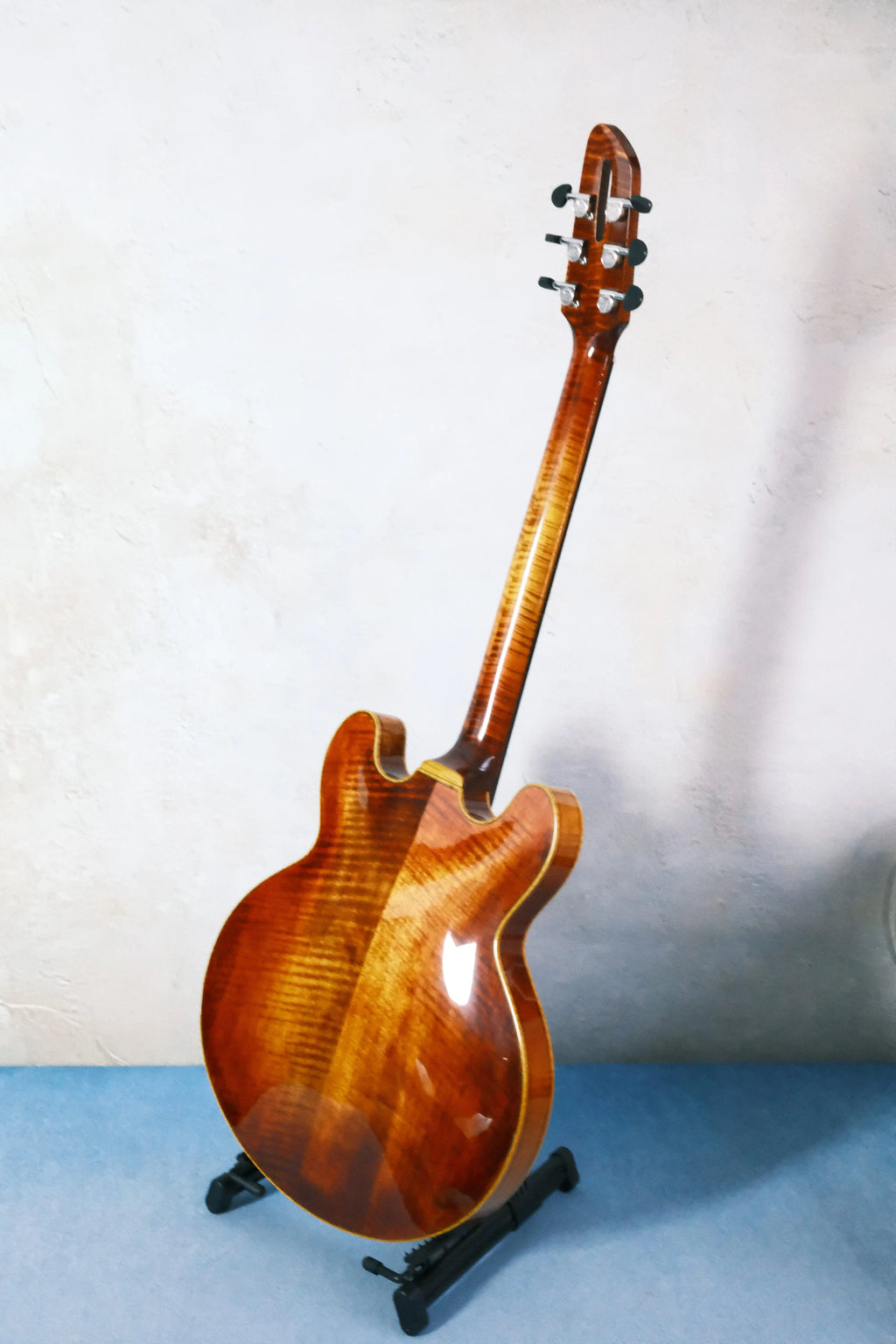 Yunzhi Luthier Handcrafted 335Hollow Body Archtop Electric Guitar Solid Spruce Top Maple Back Ebony Fingerboard Gloss Custom
