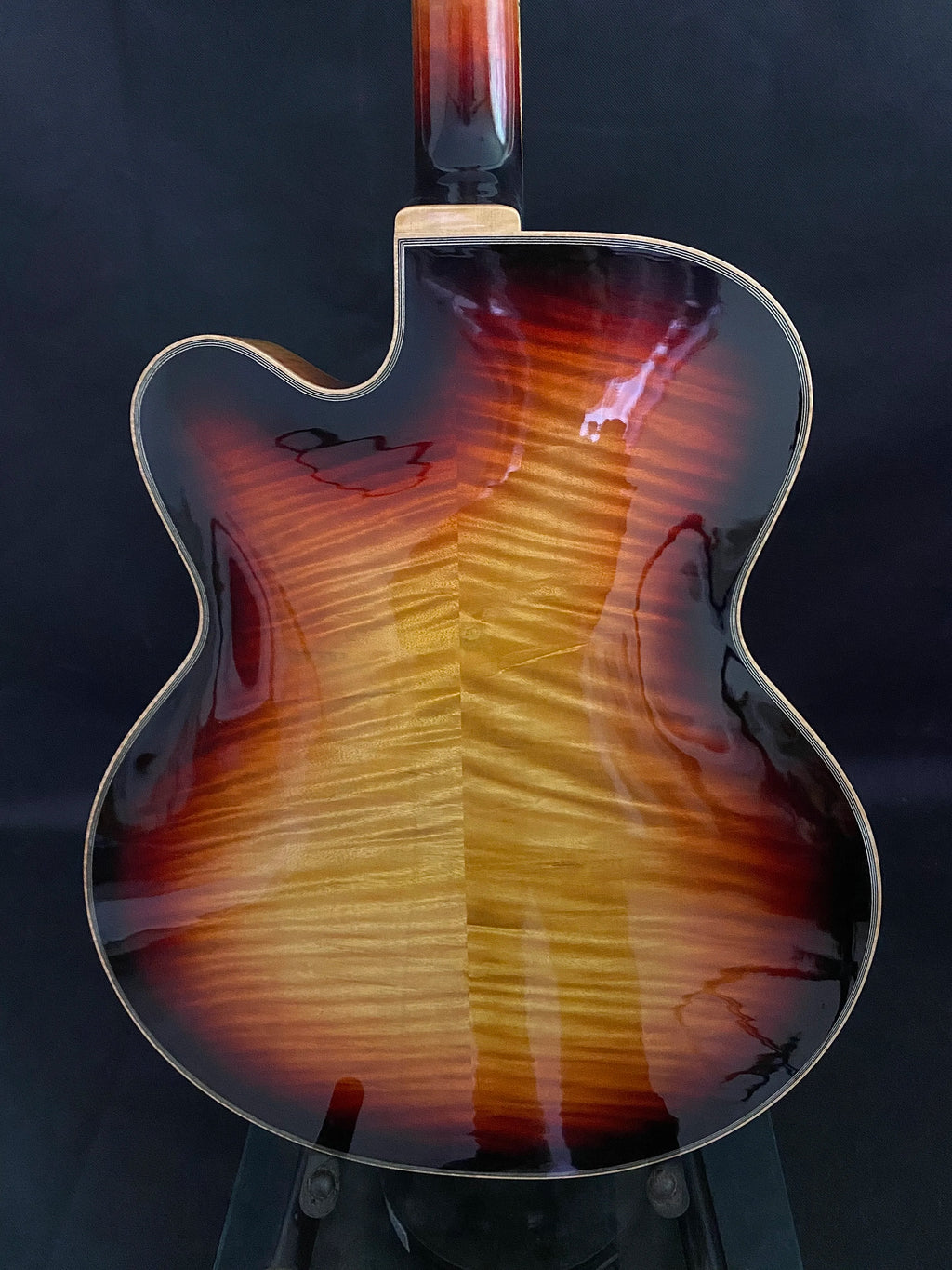 Yunzhi Customizable Sunset Colour Electric Archtop Jazz Guitar Hollow Body with Flamed Maple and Ebony Fingerboard