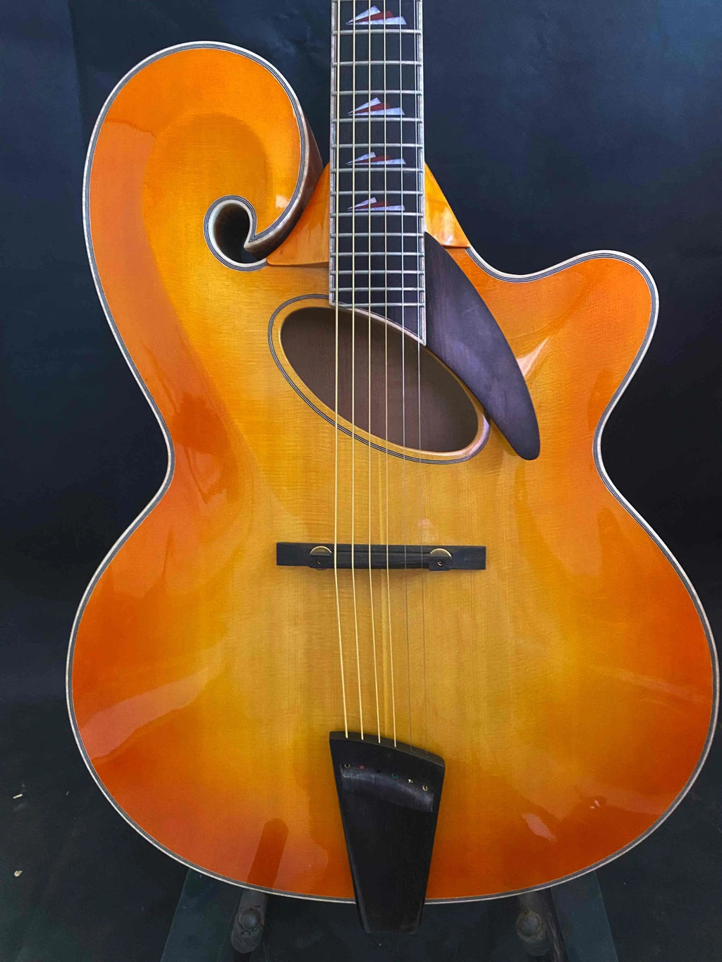 Yunzhi Electric Archtop Handmade Hollow Body Jazz Guitar Spruce Top Flamed Maple Ebony Fingerboard Customizable