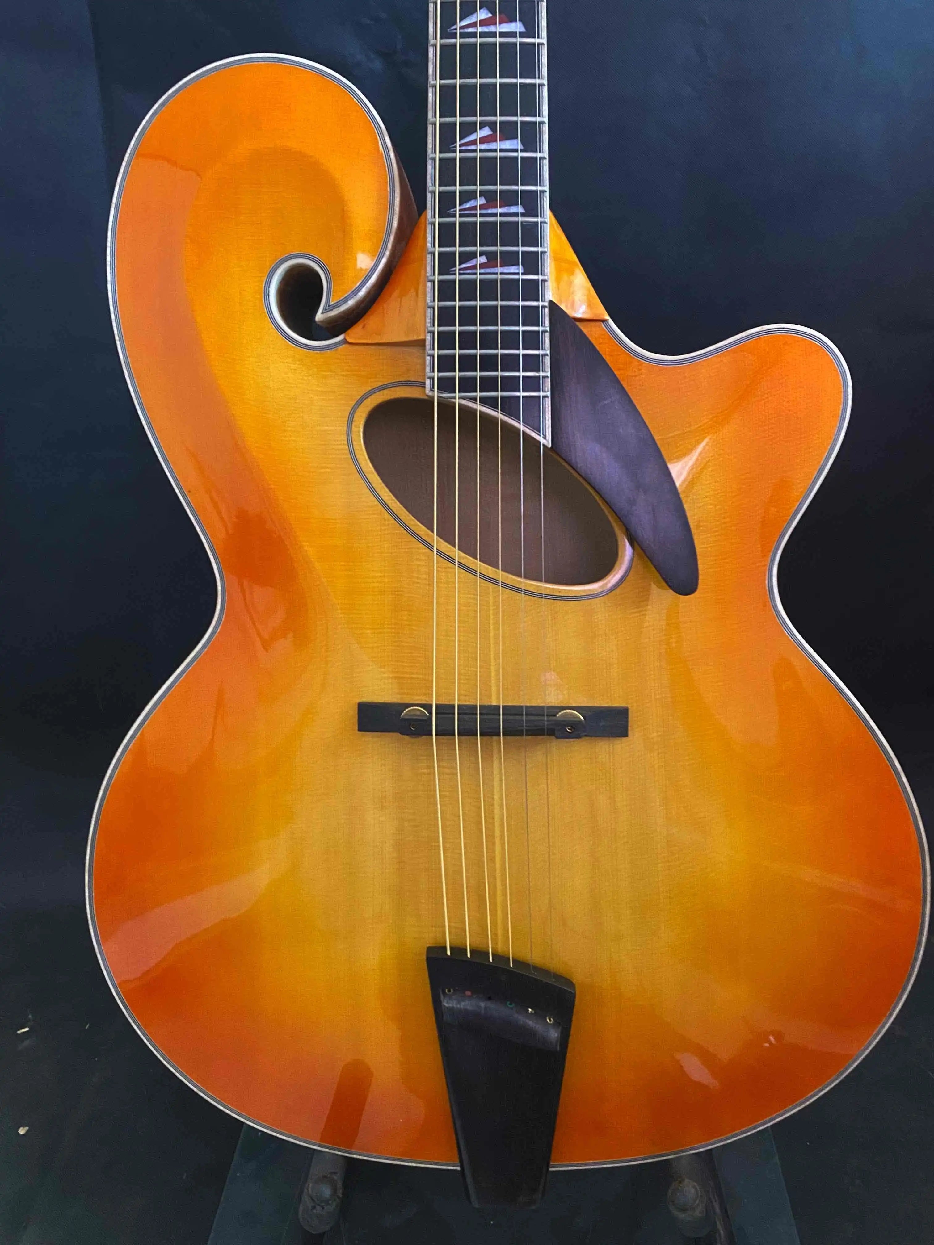 Yunzhi Electric Archtop Handmade Hollow Body Jazz Guitar Spruce Top Flamed Maple Ebony Fingerboard Customizable