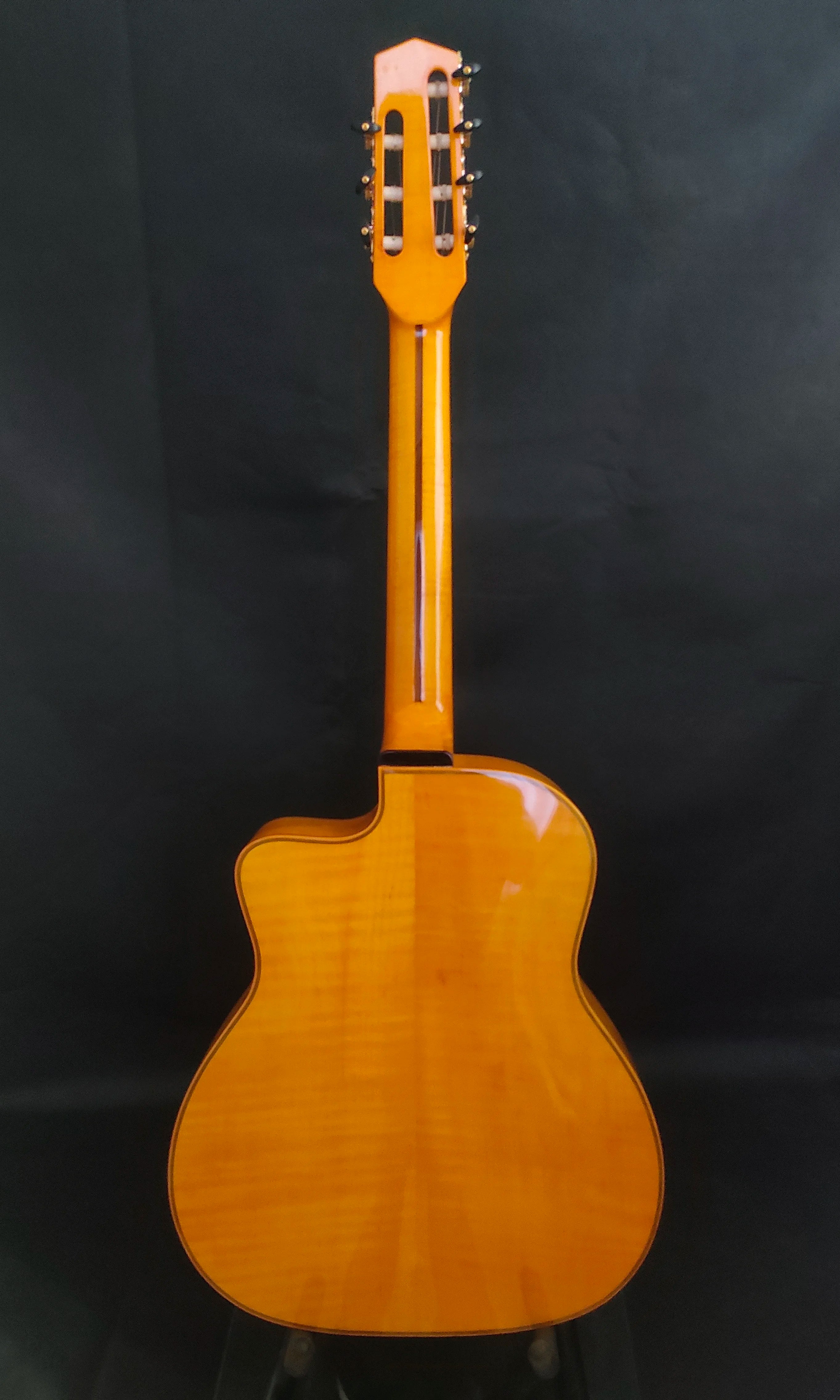 YUnzhi Customizable 7-String D Soundhole Jazz Guitar Flamed Maple Top Ebony Fretboard Hollow Custom Cutaway Acoustic Archtop