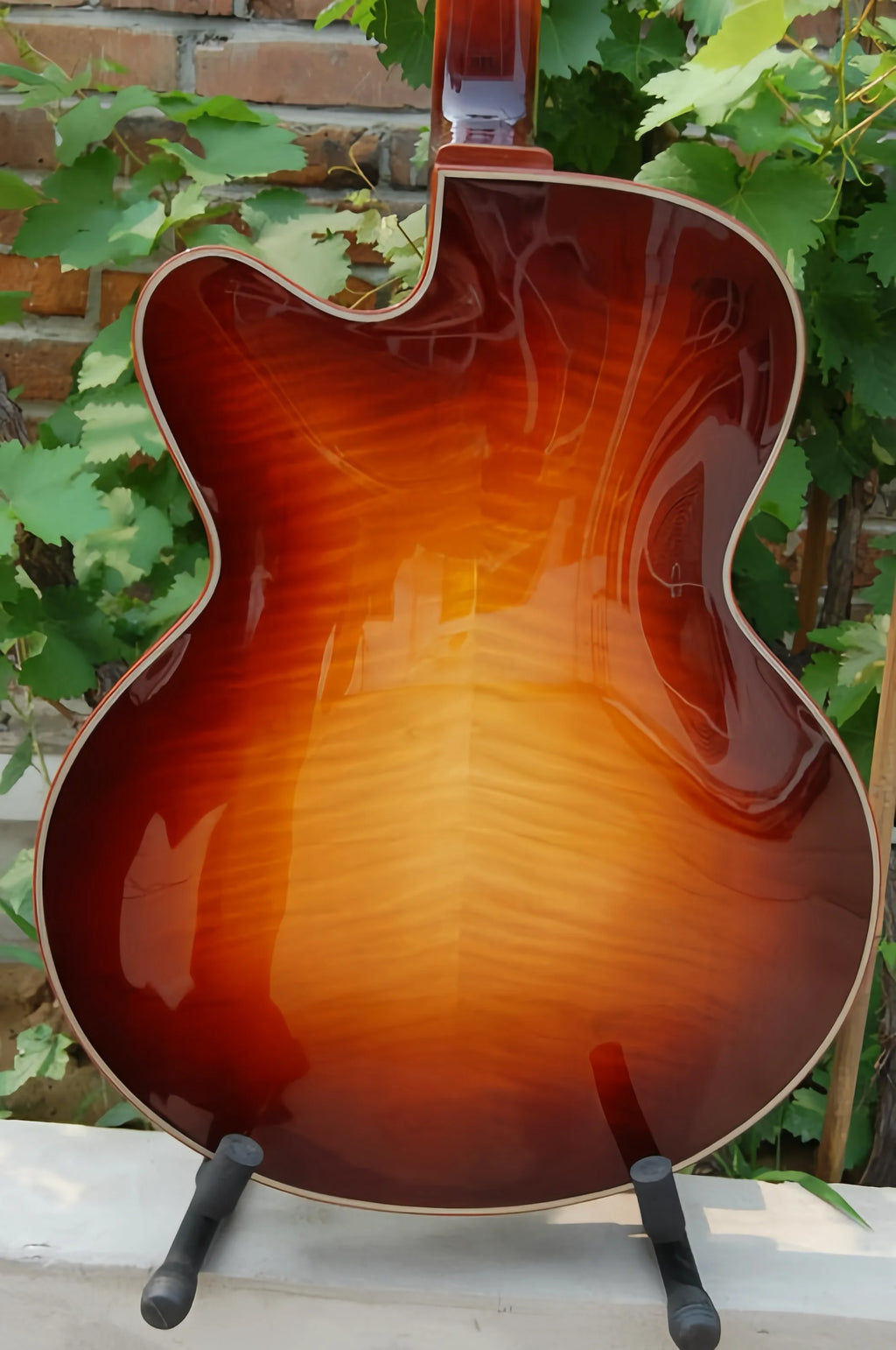 Yunzhi Handmade Eastman Type Jazz Guitar Solid Maple Semi-Hollow Body Customizable Features Ebony Fingerboard Spruce Material