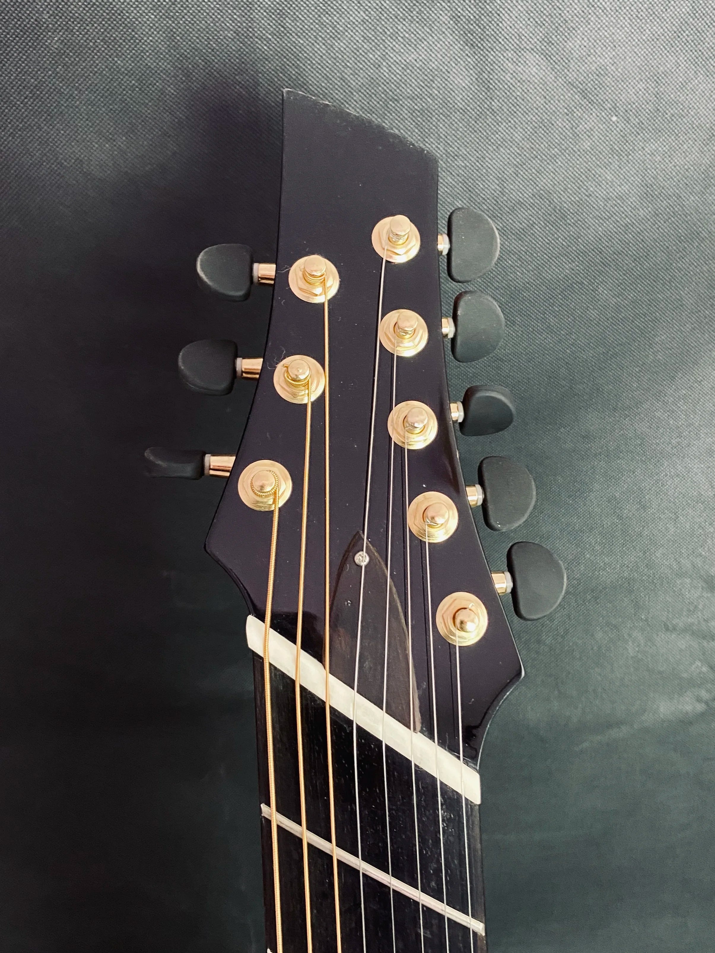 Yunzhi 15-Inch Electric Jazz Guitar Handcrafted Hollow Body with Sunset Cutaway Customizable Archtop Design Side Material Maple