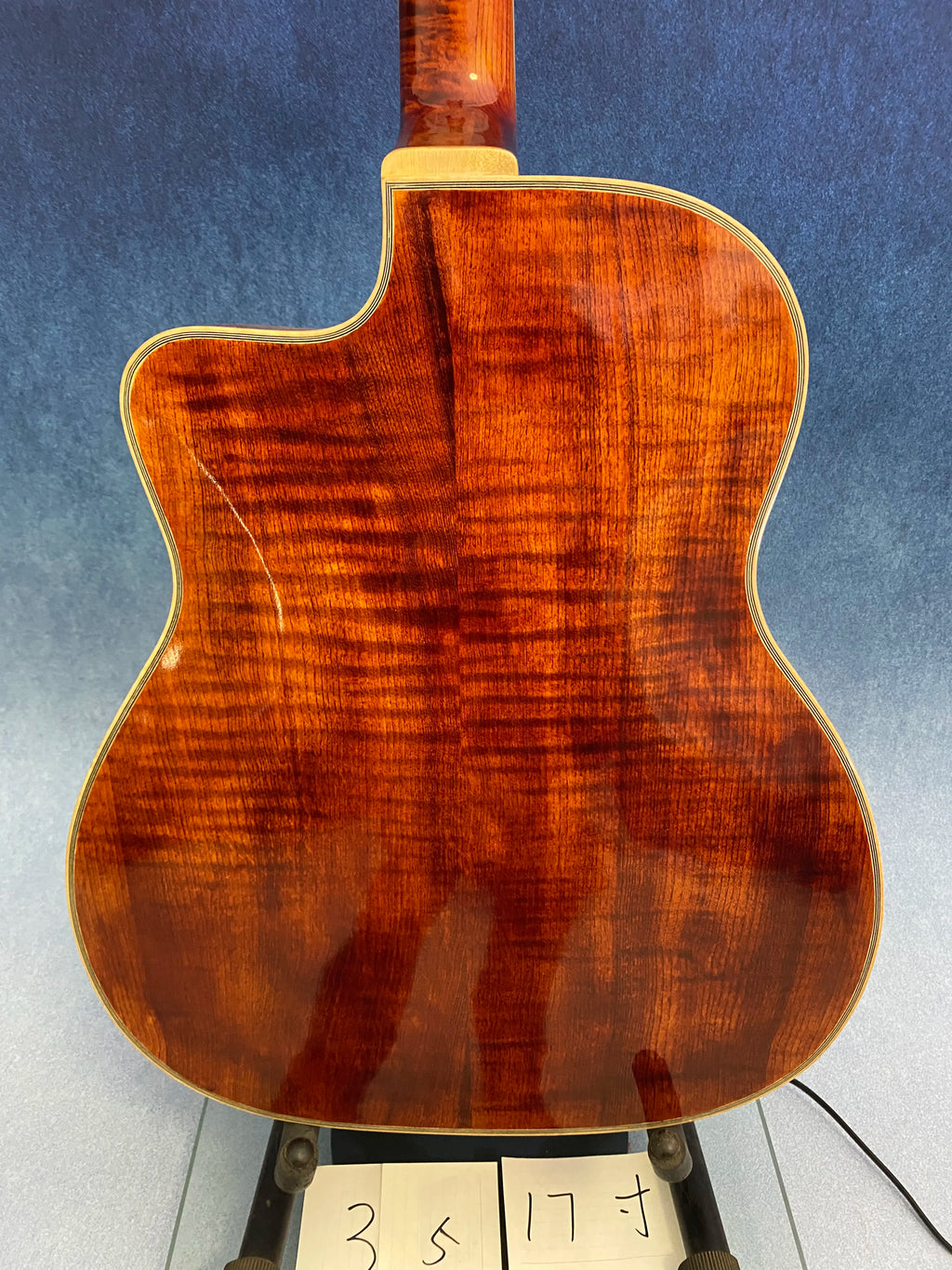Yunzhi Handcrafted 16-Inch Gypsy Acoustic Guitar Flamed Maple Hollow Body Original Color Spruce Top Ebony Finish H-S-S Pickup