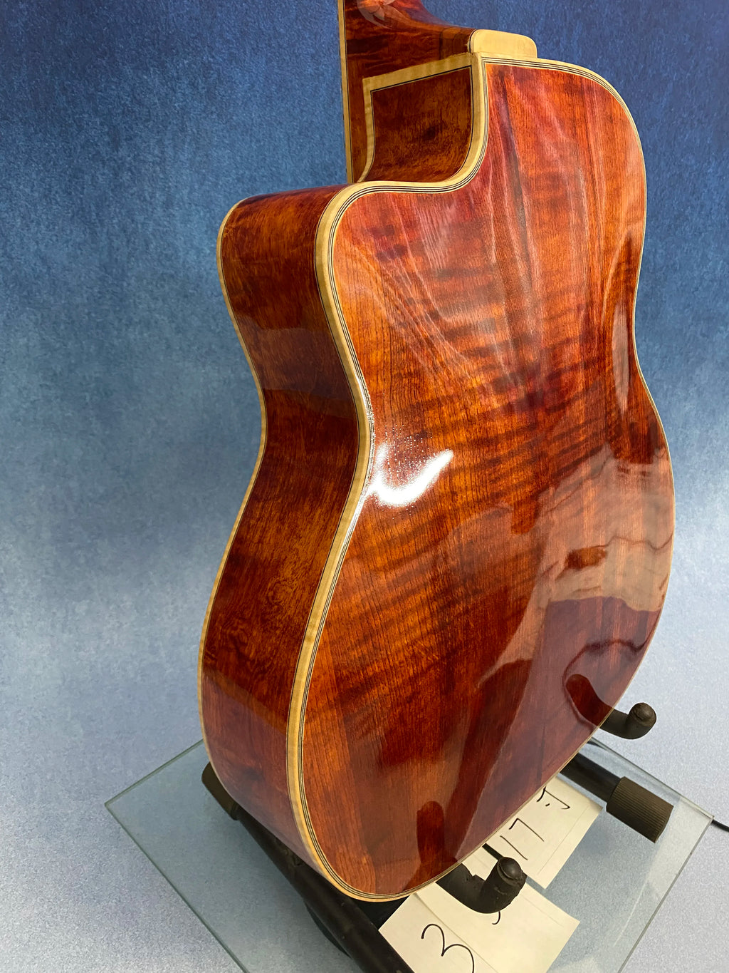 Yunzhi Handcrafted 16-Inch Gypsy Acoustic Guitar Flamed Maple Hollow Body Original Color Spruce Top Ebony Finish H-S-S Pickup