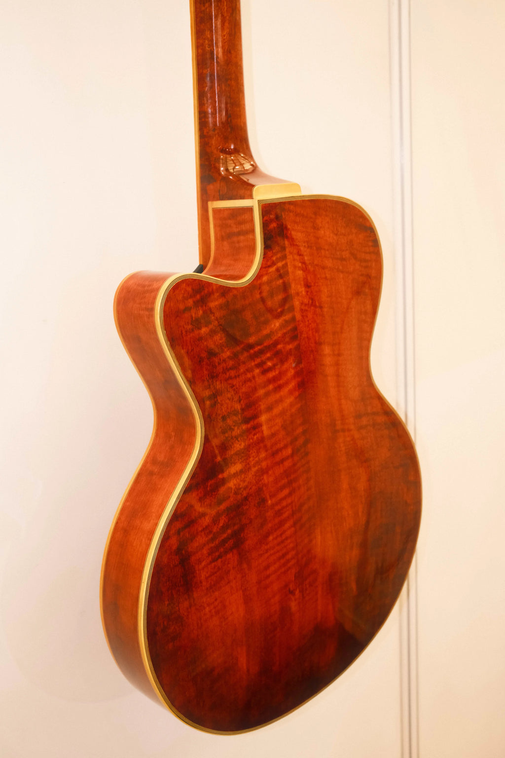 Yunzhi YZ-19NYL Luthier Handcrafted 15" Jazz 6-String Electric Guitar Flamed Maple Hollow Body Archaize Spruce Top Ebony Brown