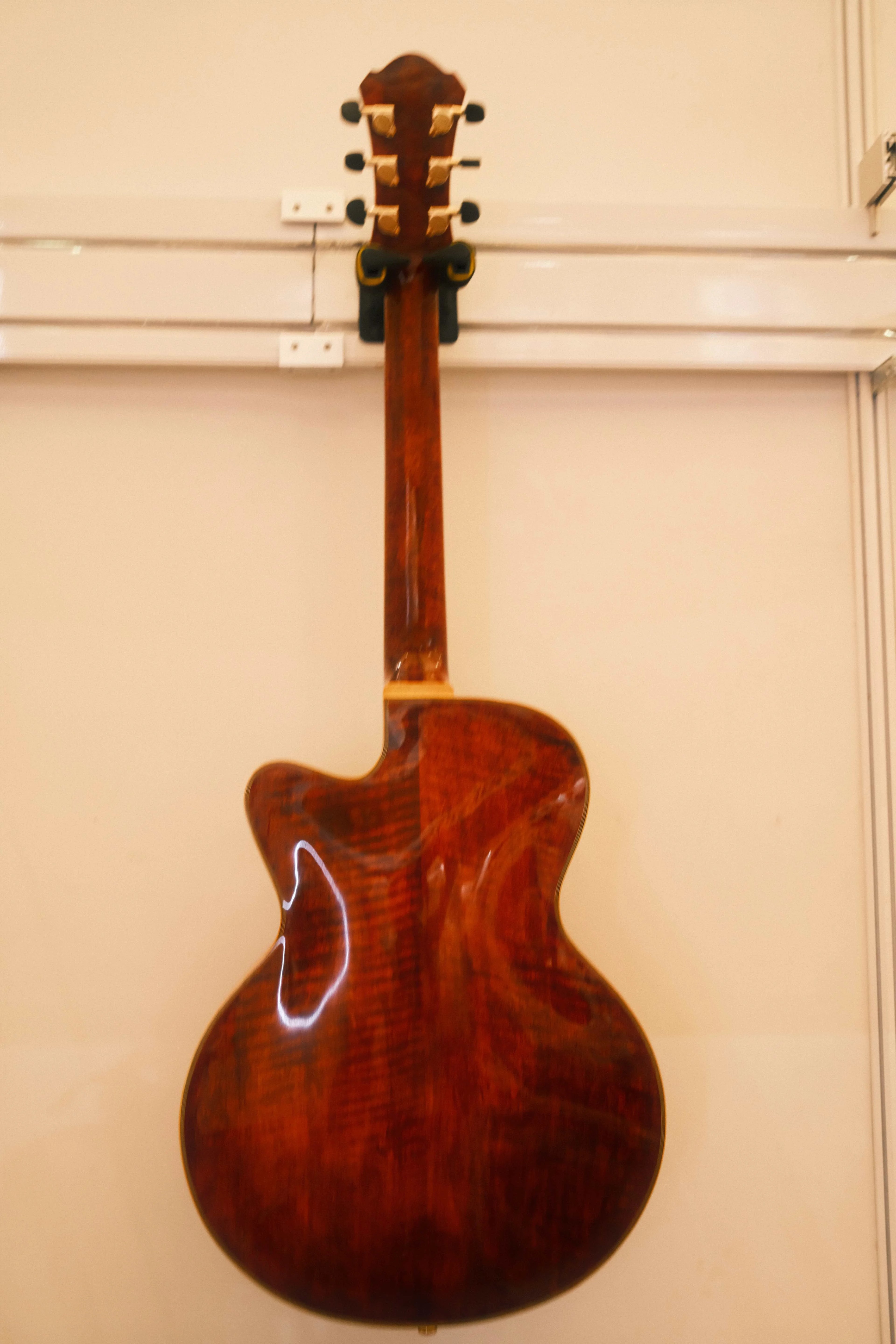 Yunzhi YZ-19NYL Luthier Handcrafted 15" Jazz 6-String Electric Guitar Flamed Maple Hollow Body Archaize Spruce Top Ebony Brown