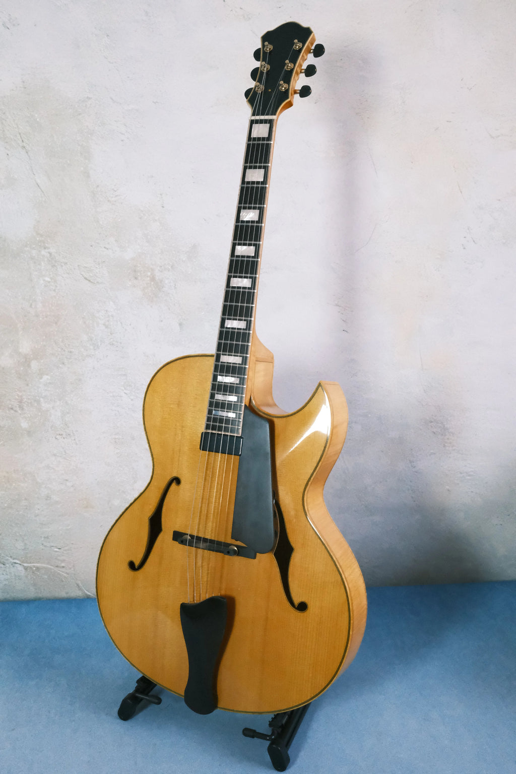 Yunzhi Luthier Handcrafted 16" Jazz Electric Guitar Golden Finish Flamed Maple Hollow Body Spruce Top Ebony Fingerboard