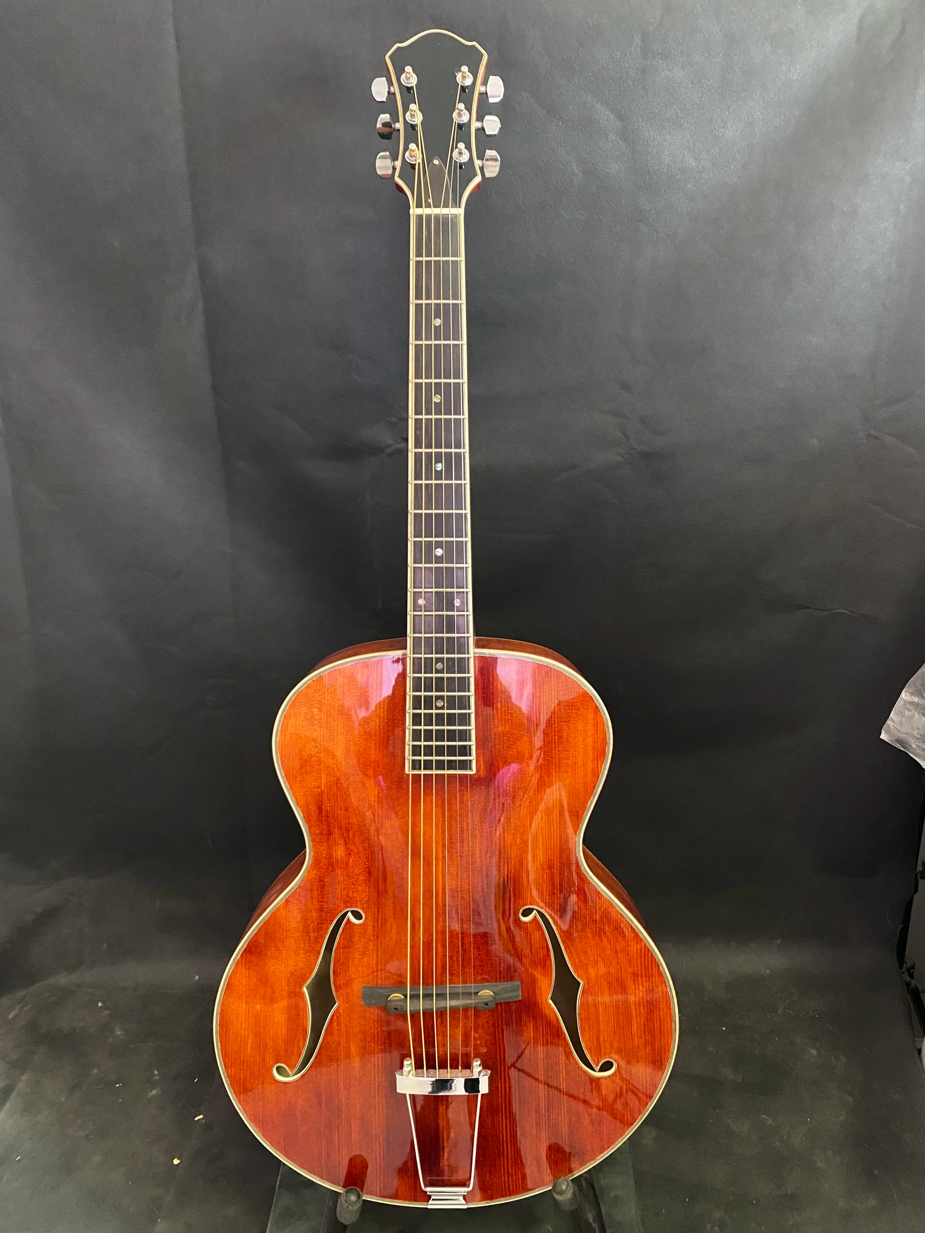 Yunzhi Handcrafted Jazz Guitar Carved Solid Maple Hollow Body Ebony Customizable Acoustic Electric Archtop Instrument