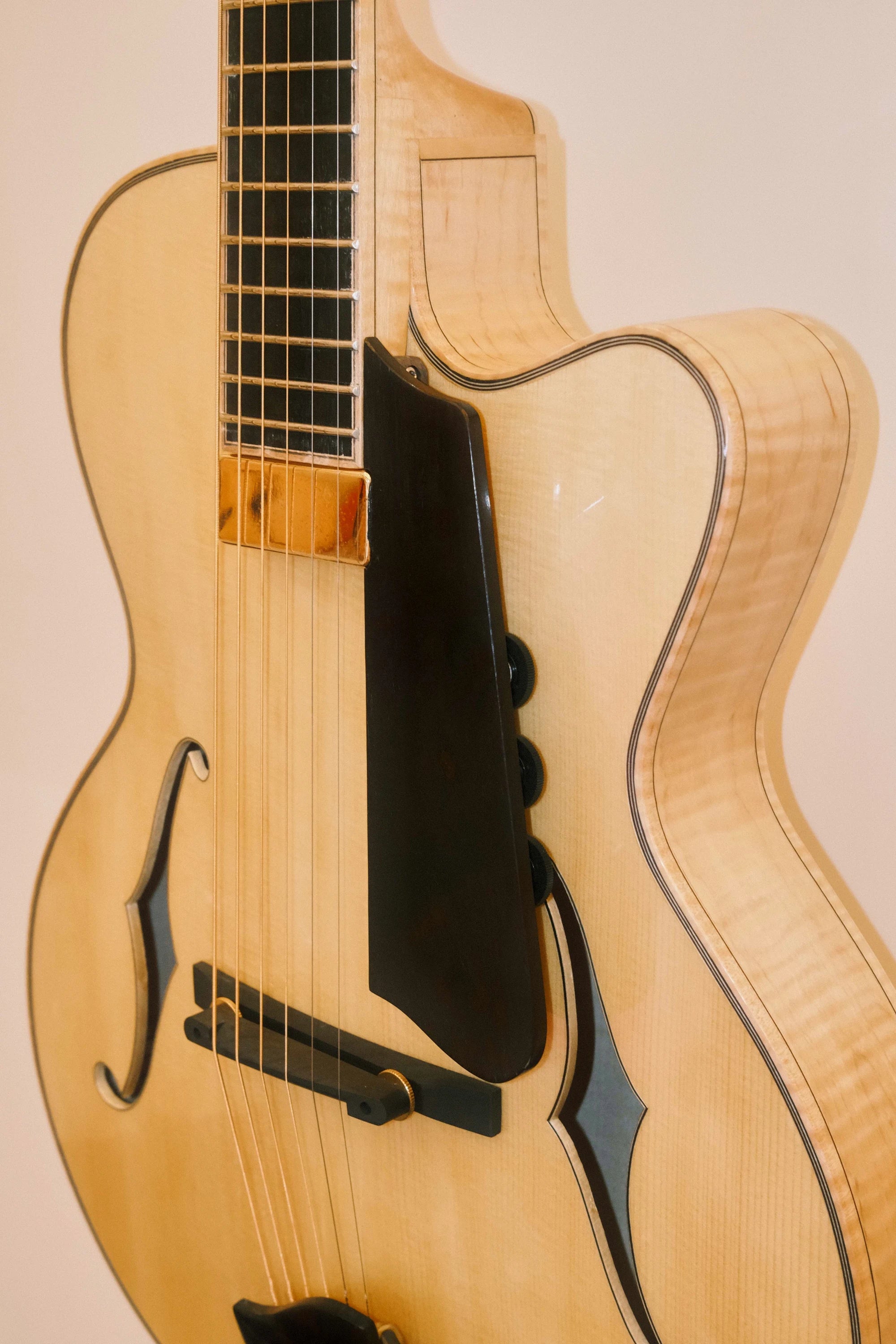 Yunzhi Luthier Handcrafted 15" Jazz Guitar Yellow 6-String Flamed Maple Hollow Body Spruce Top Ebony Fingerboard Mahogany
