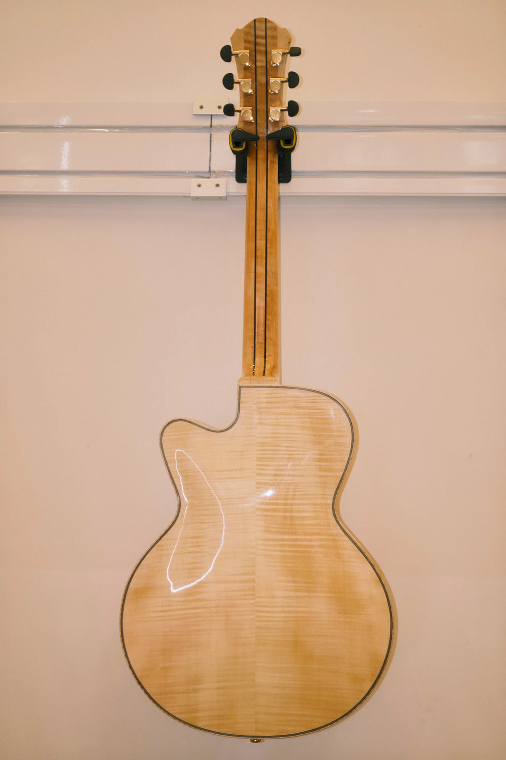 Yunzhi Luthier Handcrafted 15" Jazz Guitar Yellow 6-String Flamed Maple Hollow Body Spruce Top Ebony Fingerboard Mahogany